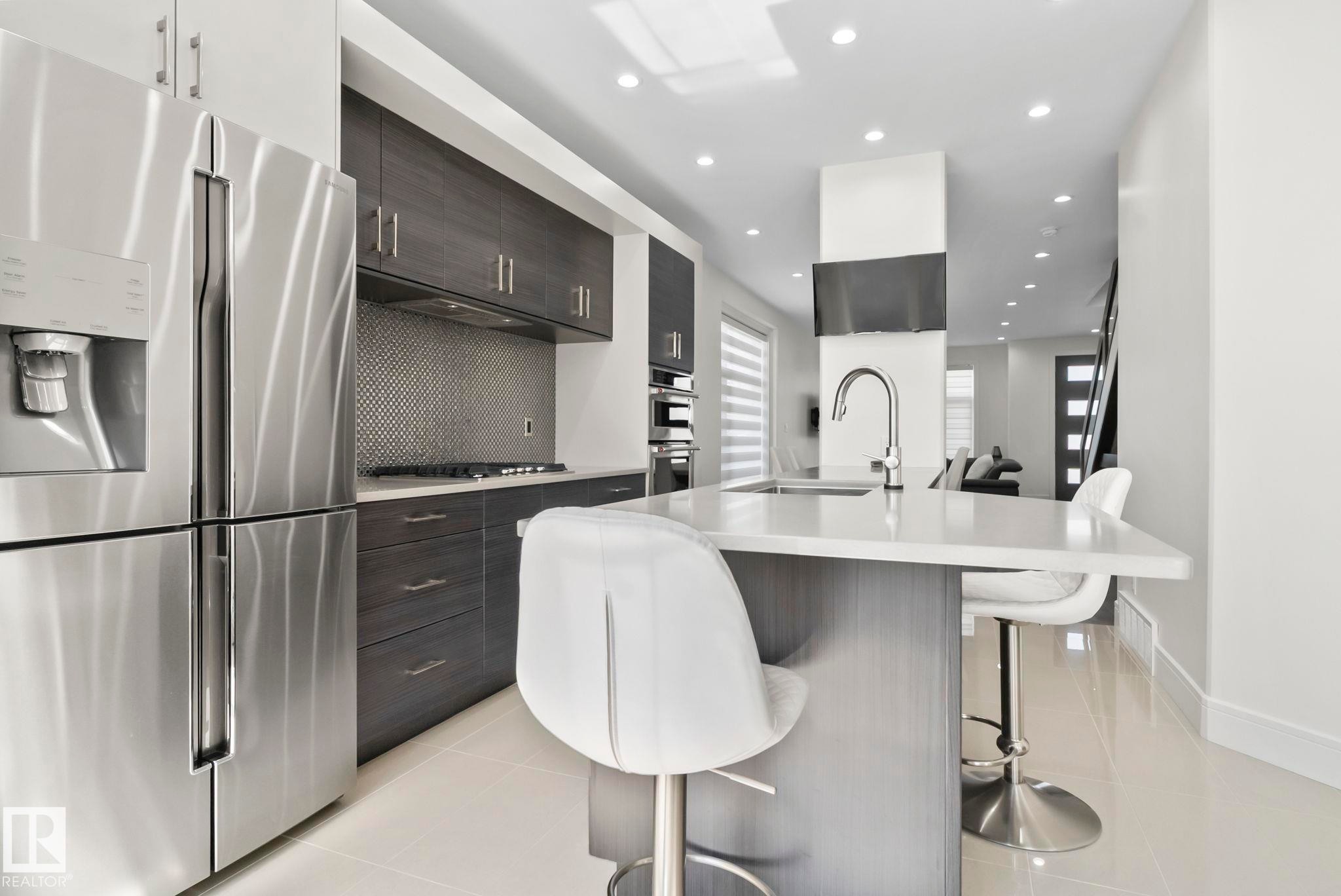 14041 101A Avenue, Edmonton, AB - Indoor Photo Showing Kitchen With Upgraded Kitchen