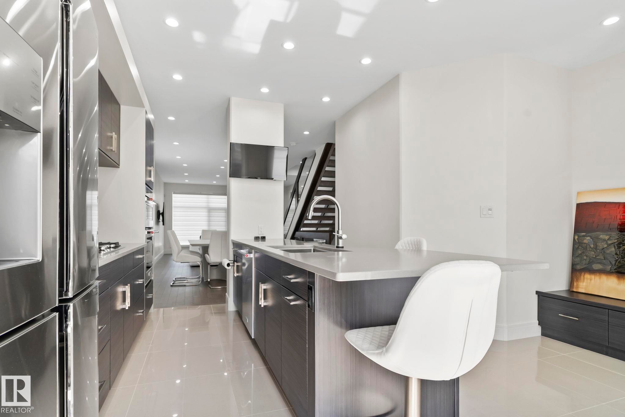 14041 101A Avenue, Edmonton, AB - Indoor Photo Showing Kitchen With Upgraded Kitchen