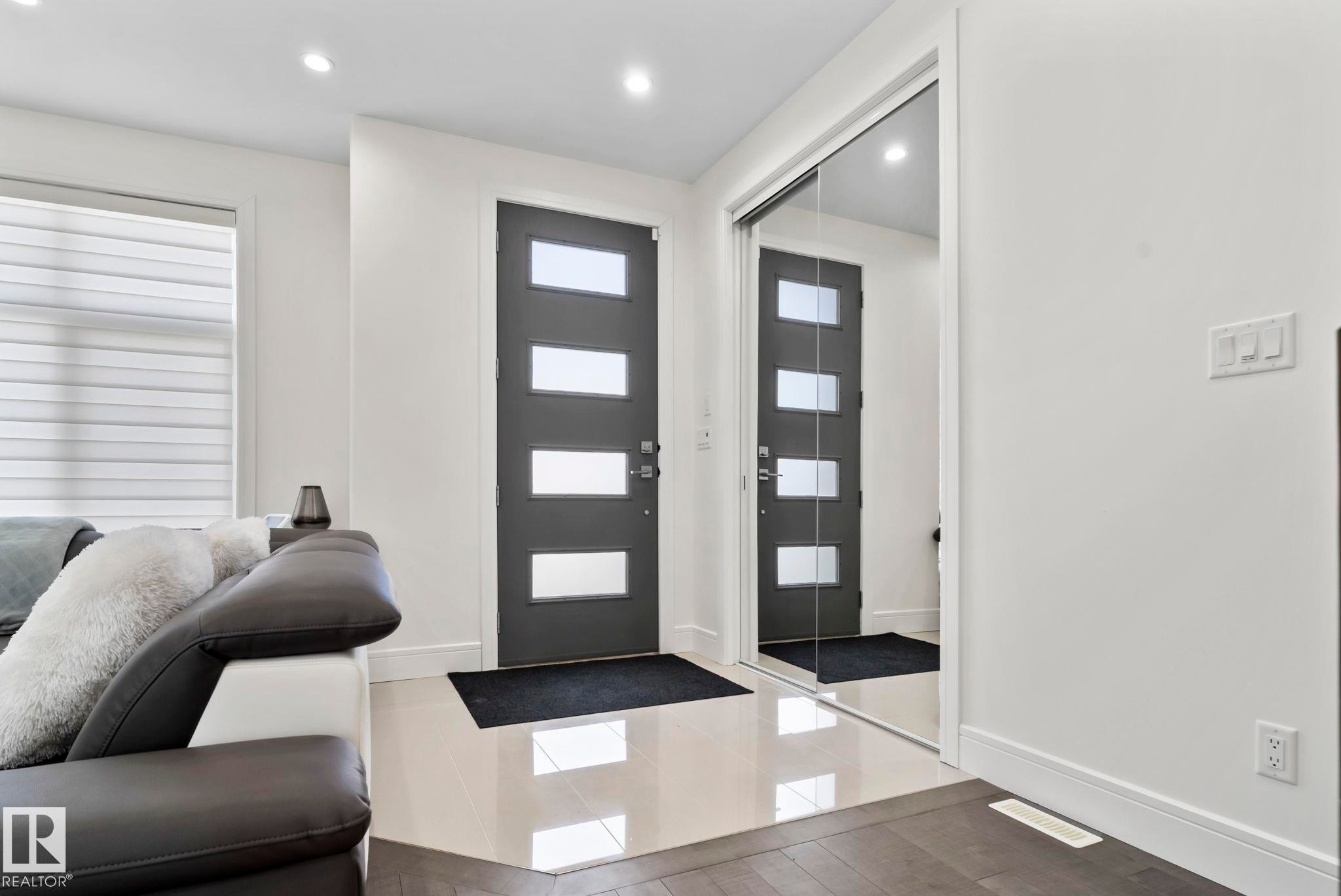 14041 101A Avenue, Edmonton, AB - Indoor Photo Showing Other Room