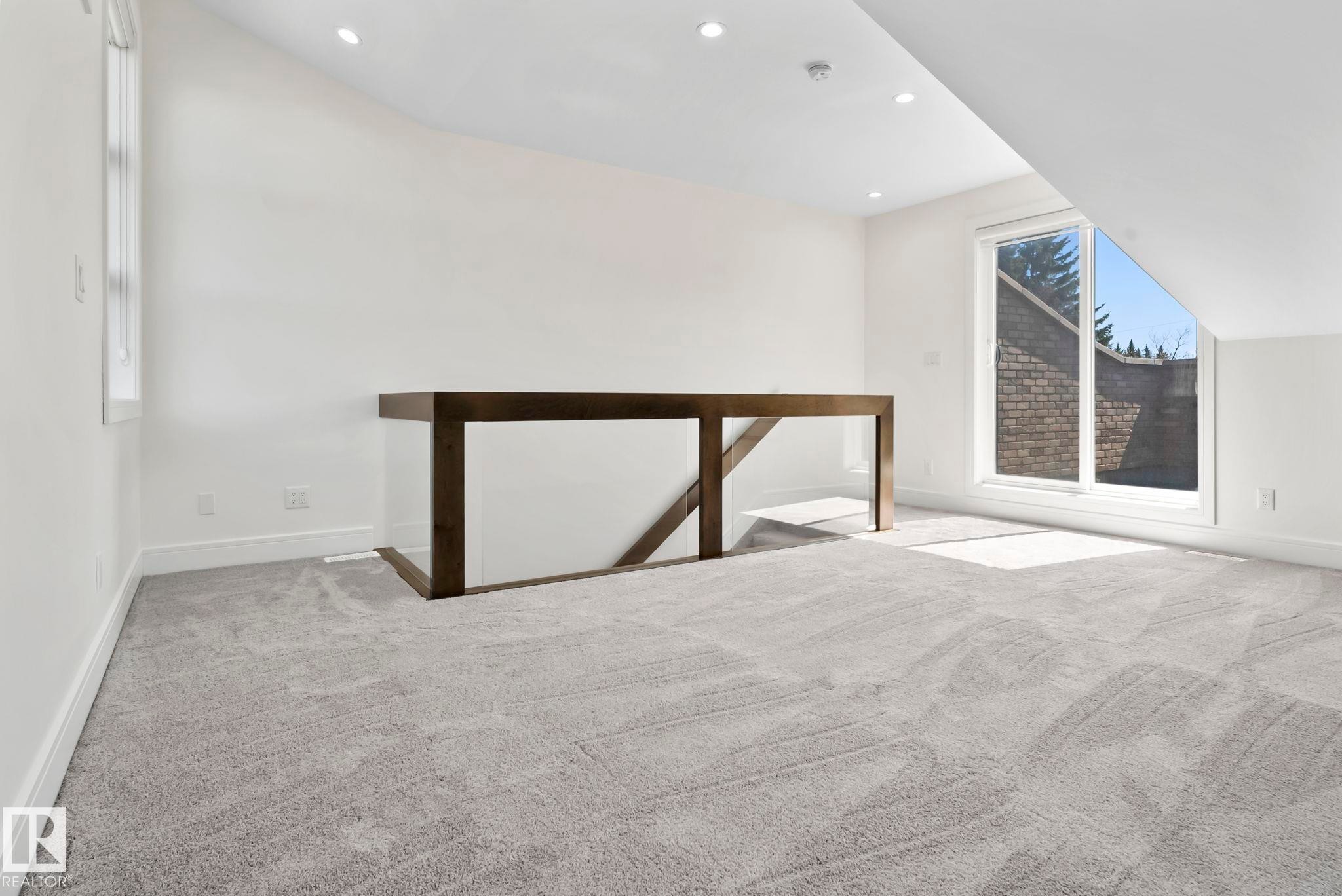 14041 101A Avenue, Edmonton, AB - Indoor Photo Showing Other Room