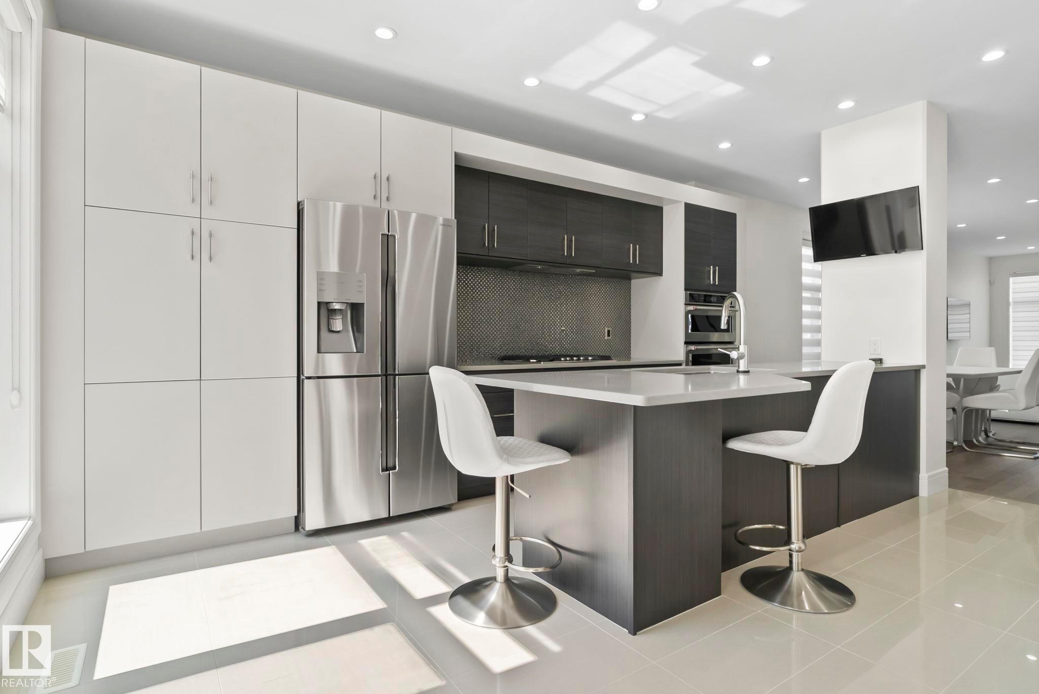 14041 101A Avenue, Edmonton, AB - Indoor Photo Showing Kitchen With Upgraded Kitchen