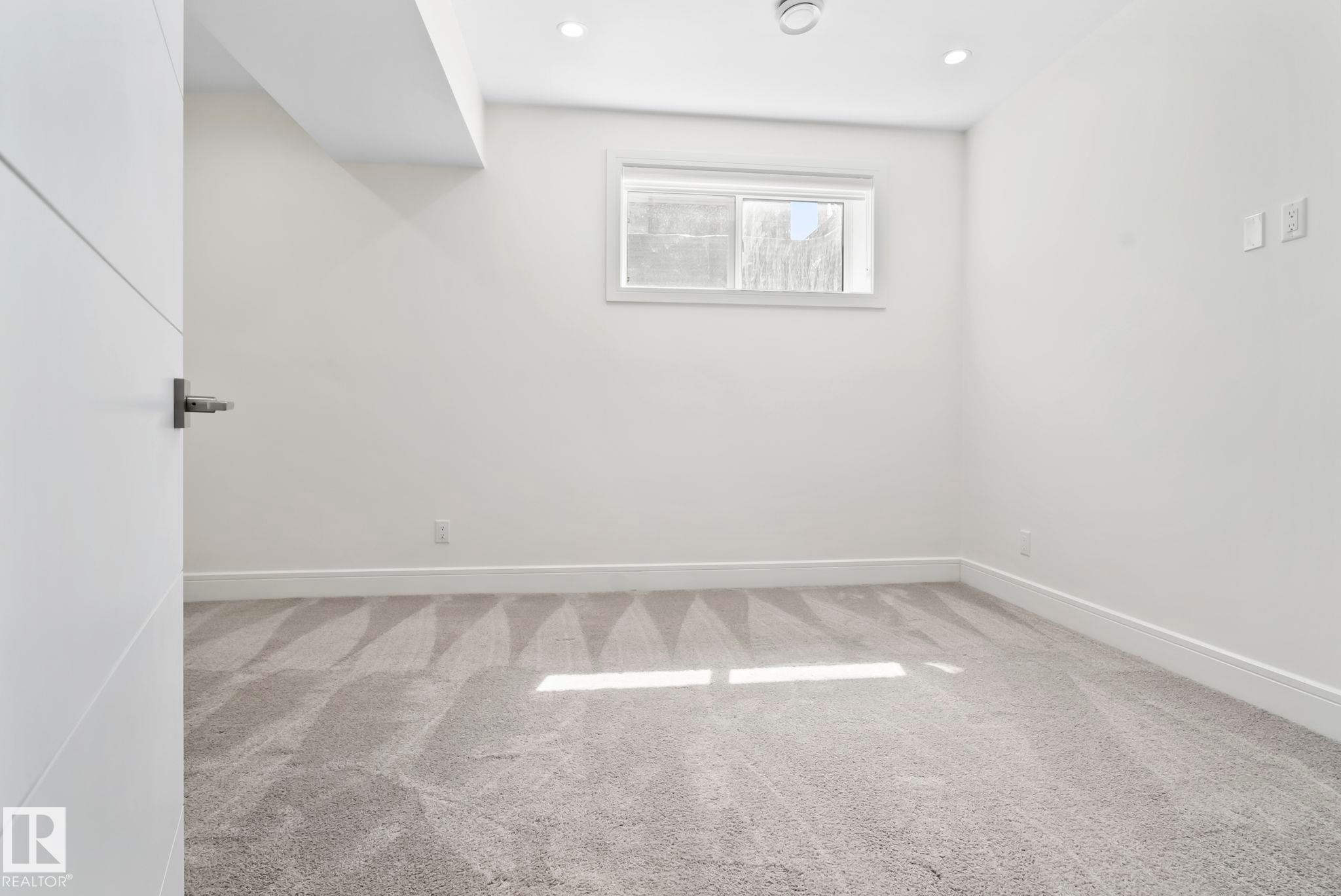 14041 101A Avenue, Edmonton, AB - Indoor Photo Showing Other Room