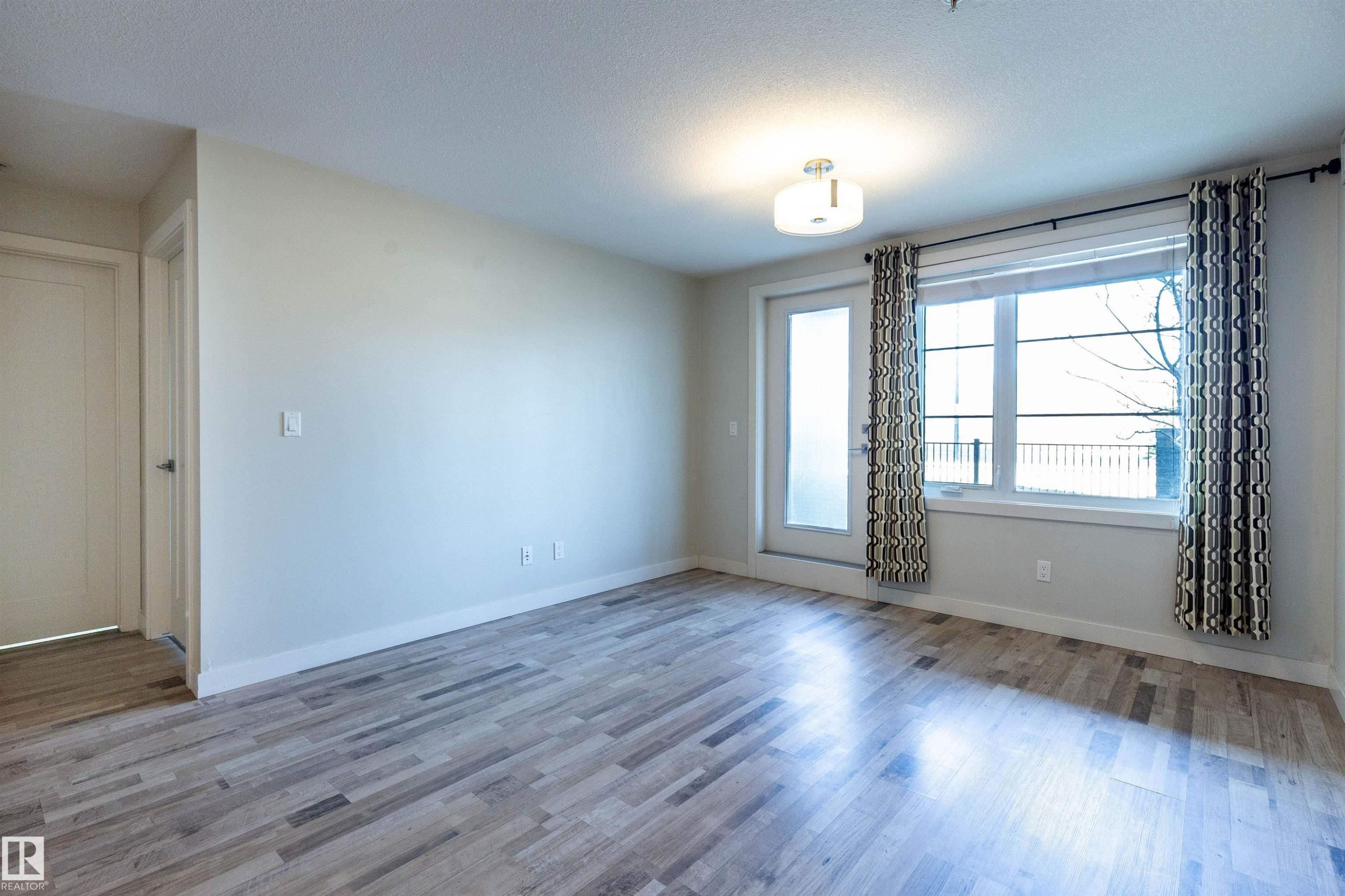 109 5029 Edgemont Boulevard, Edmonton, AB - Indoor Photo Showing Other Room