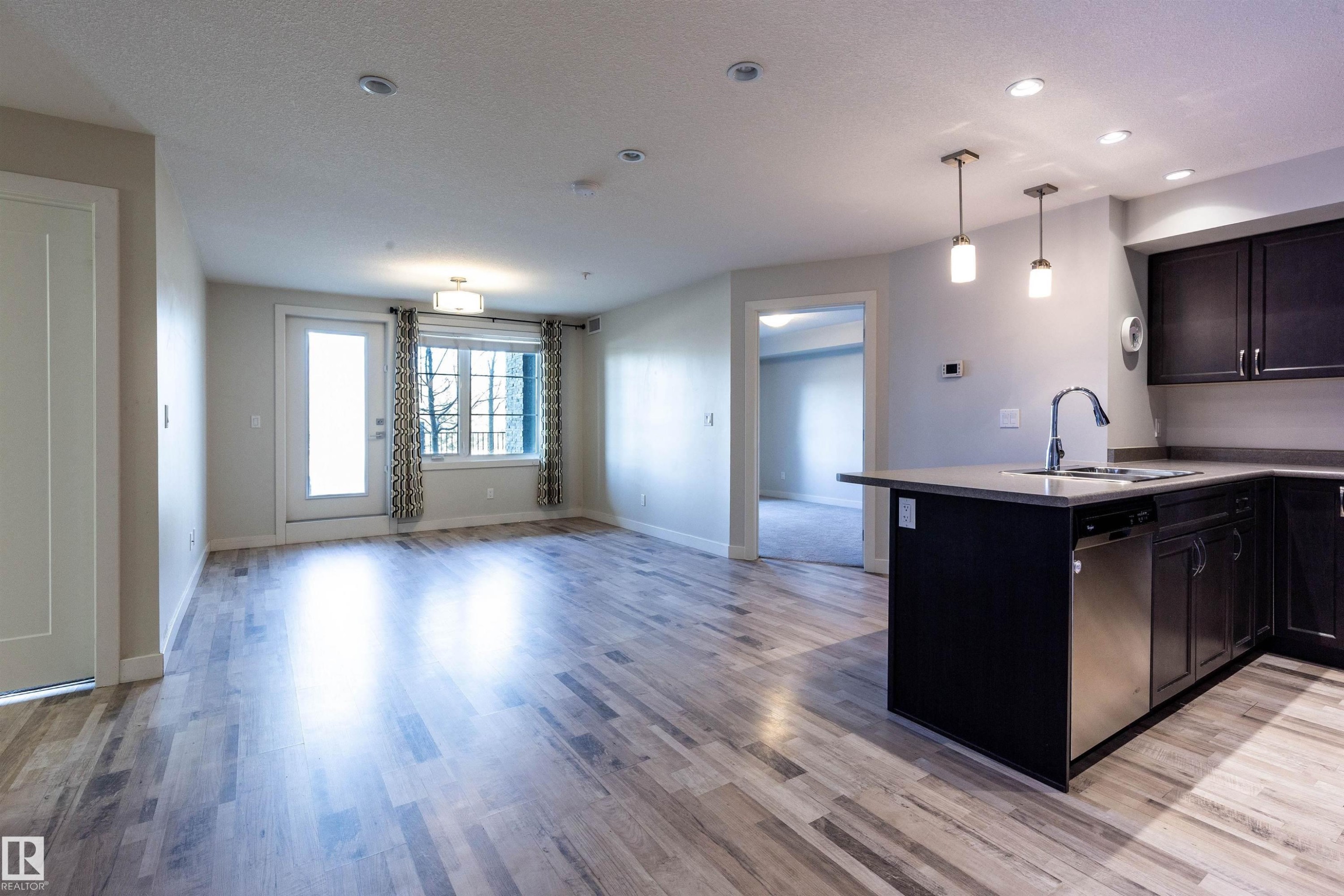 109 5029 Edgemont Boulevard, Edmonton, AB - Indoor Photo Showing Kitchen