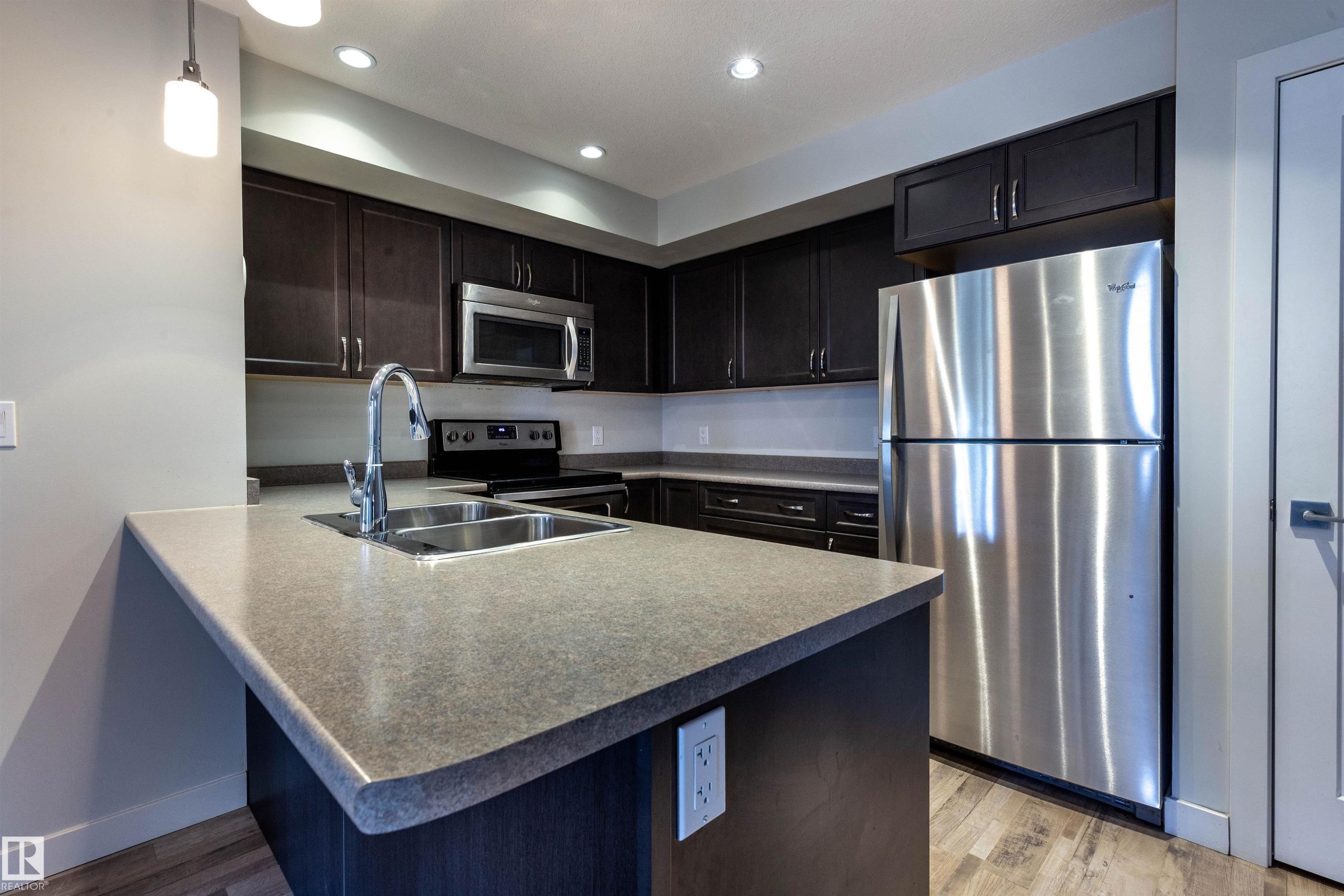 109 5029 Edgemont Boulevard, Edmonton, AB - Indoor Photo Showing Kitchen With Double Sink With Upgraded Kitchen