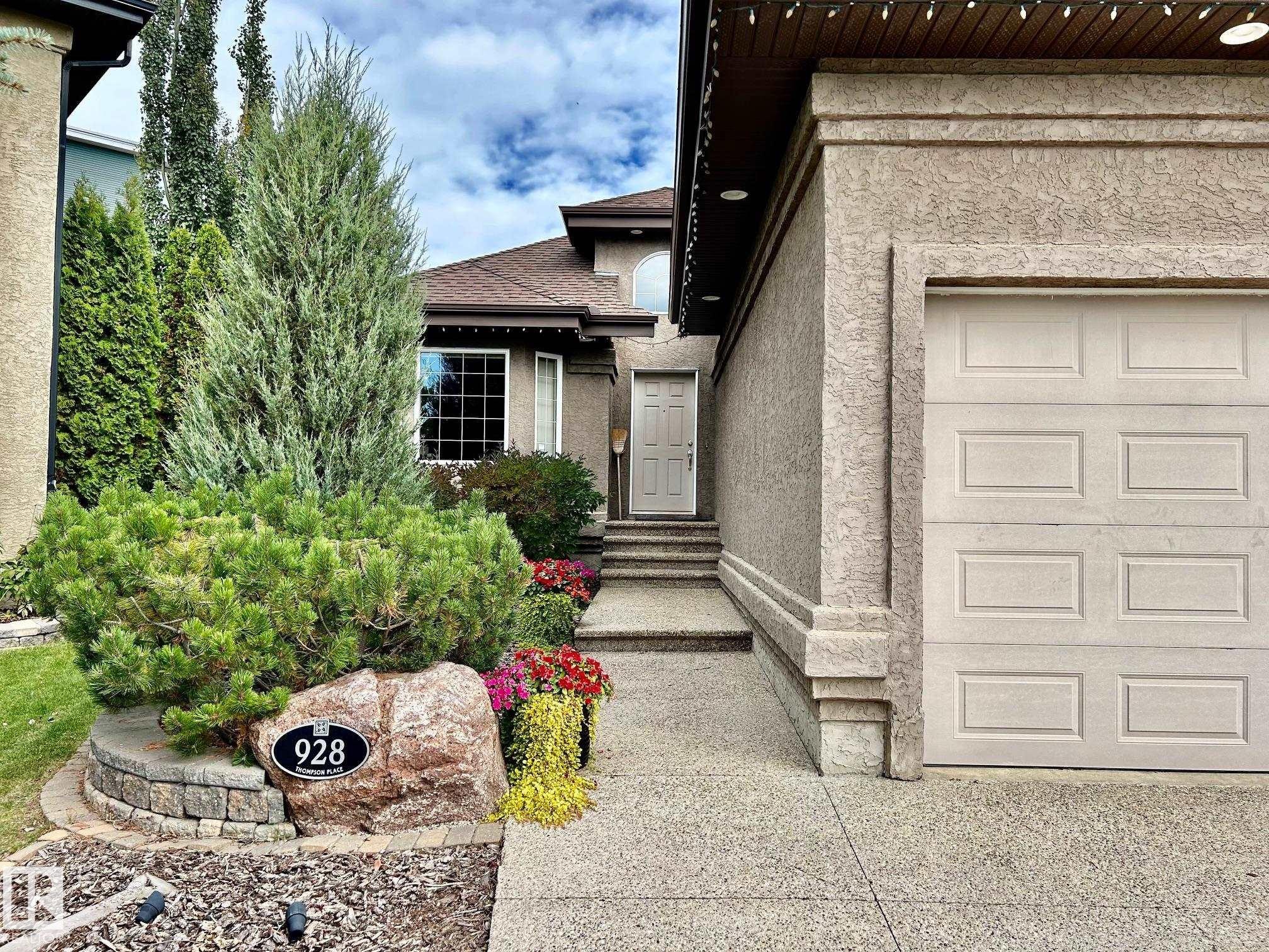 928 Thompson Place, Edmonton, AB - Outdoor