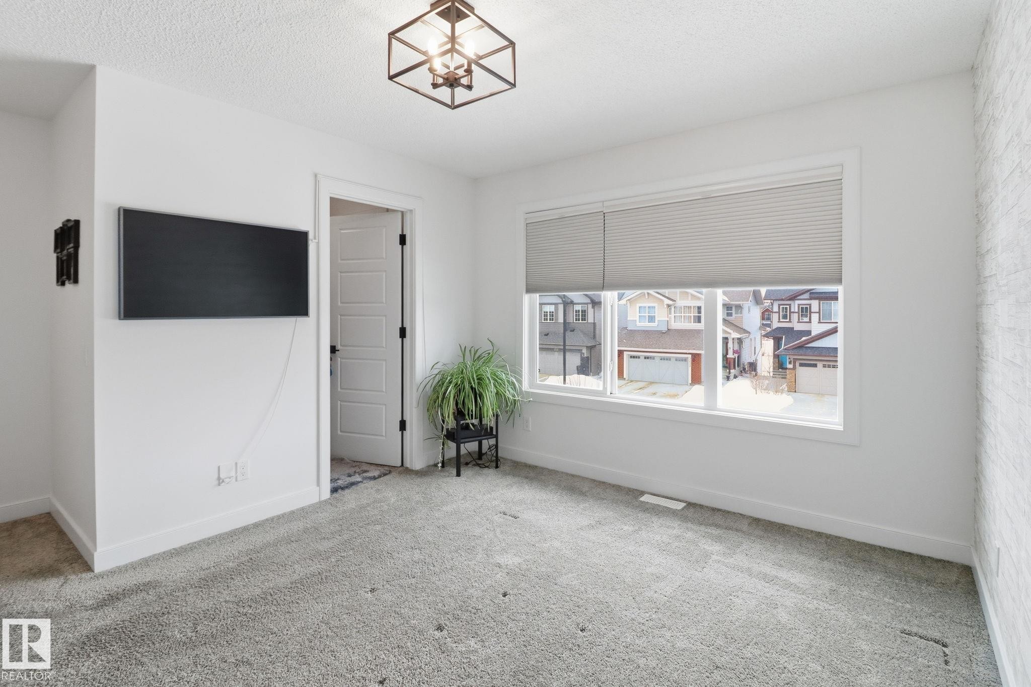 Spare room featuring carpet floors and a textured ceiling - 3234 Chernowski Way, Edmonton, AB - Indoor Photo Showing Other Room