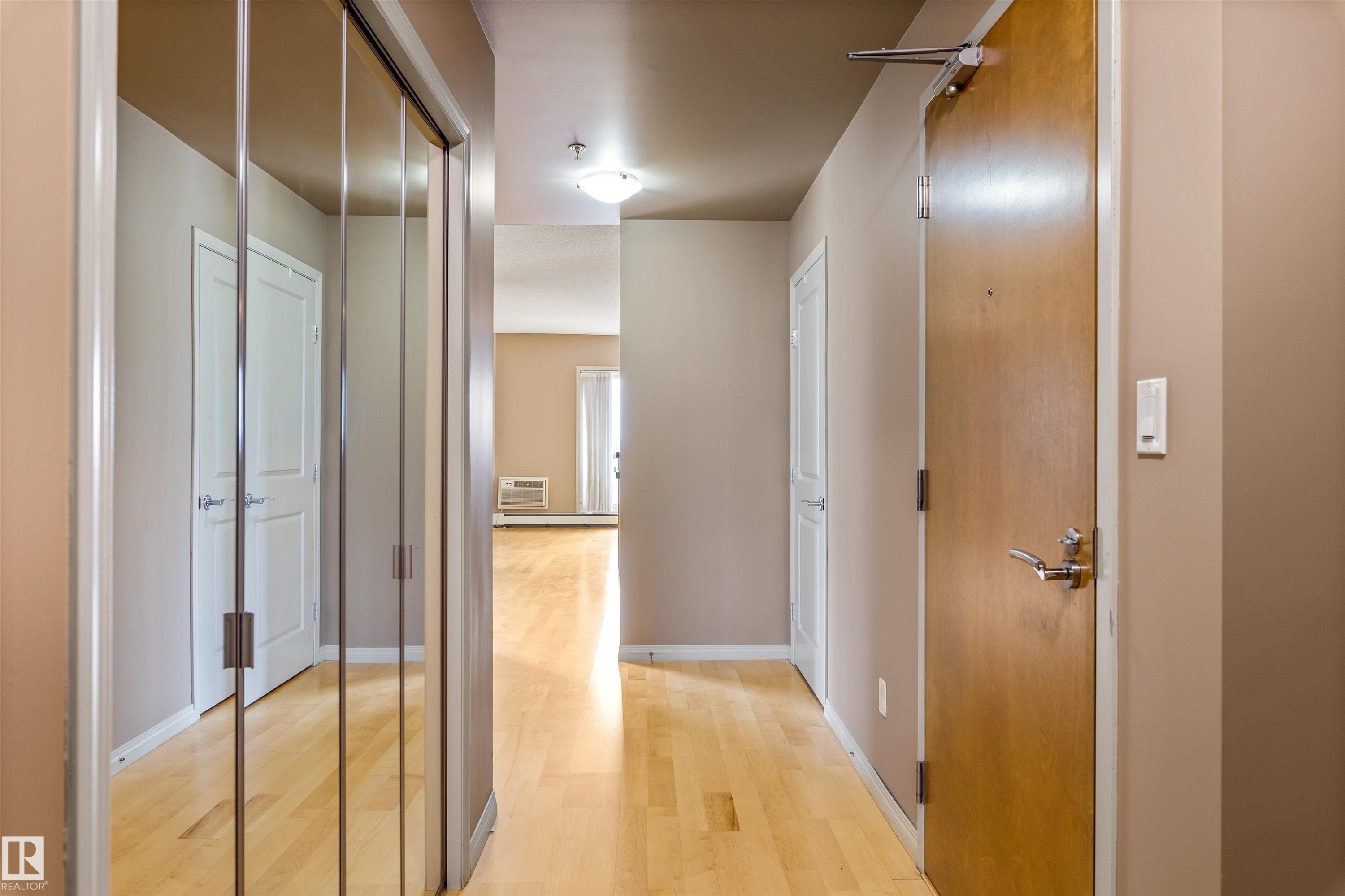901 10504 99 Avenue, Edmonton, AB - Indoor Photo Showing Other Room