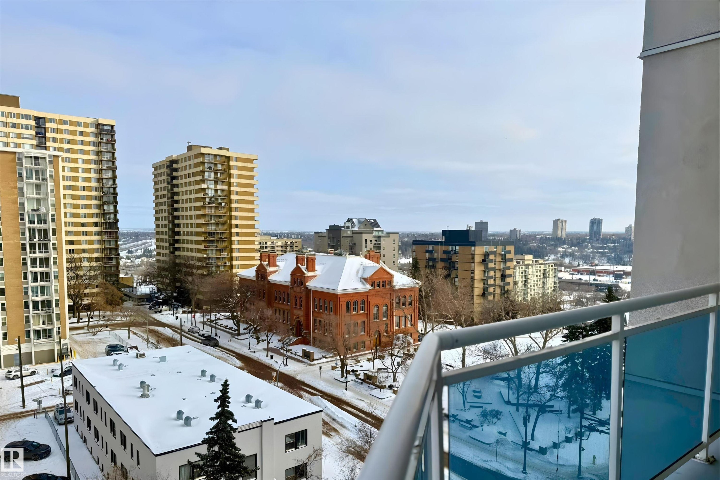901 10504 99 Avenue, Edmonton, AB - Outdoor