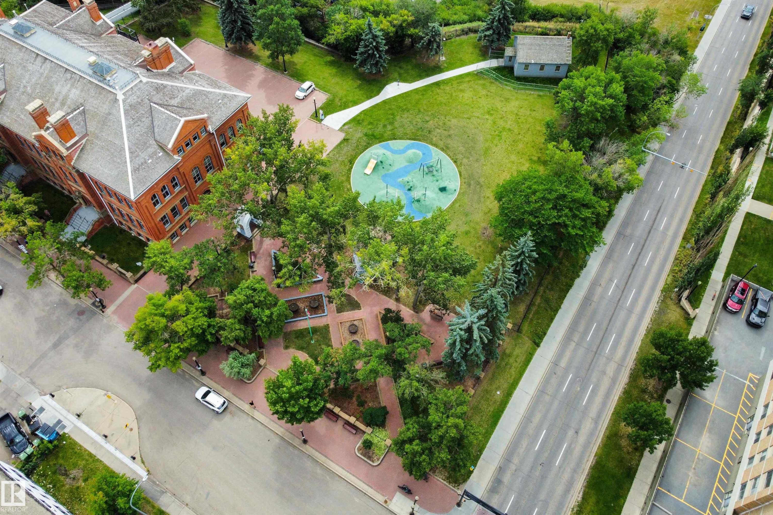901 10504 99 Avenue, Edmonton, AB - Outdoor