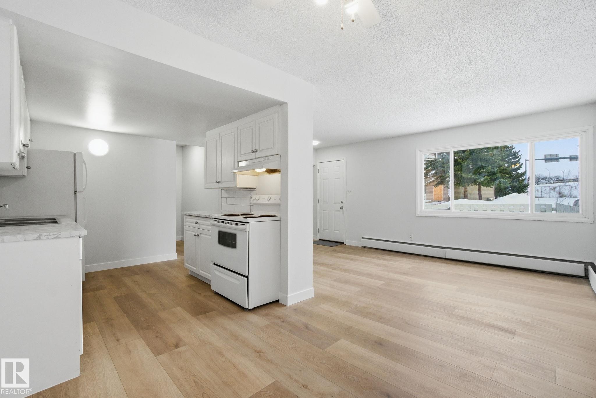 308 2908 116A Avenue, Edmonton, AB - Indoor Photo Showing Kitchen