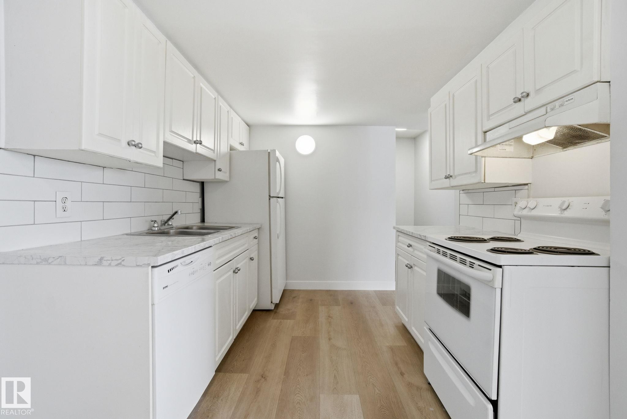 308 2908 116A Avenue, Edmonton, AB - Indoor Photo Showing Kitchen With Double Sink