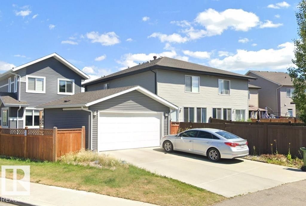 Traditional home with concrete driveway and a garage - 4303 Prowse Link, Edmonton, AB - Outdoor
