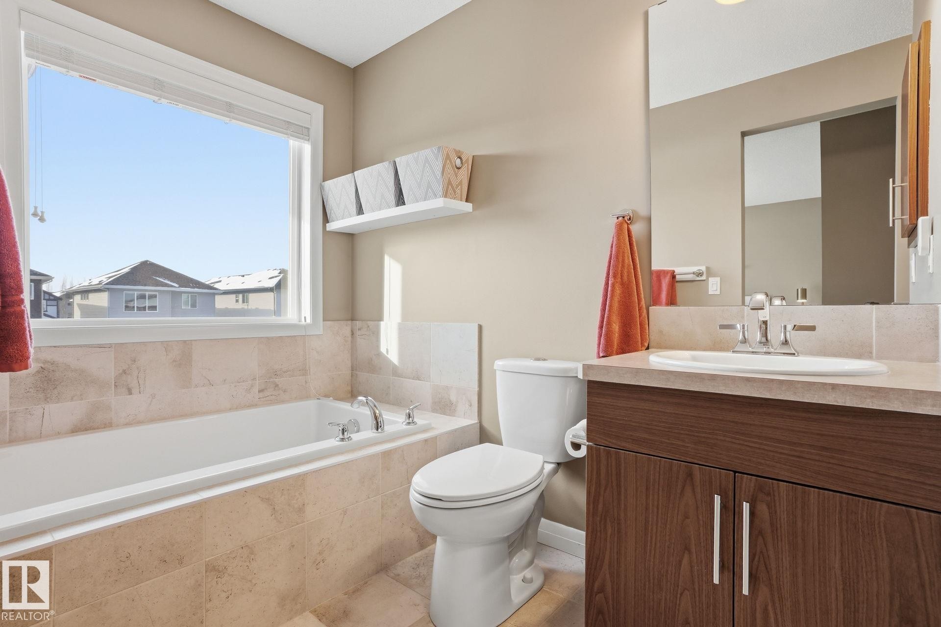 1148 Mcconachie Boulevard, Edmonton, AB - Indoor Photo Showing Bathroom
