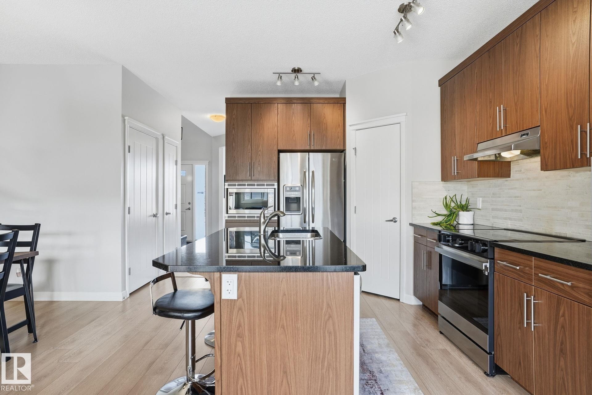 1148 Mcconachie Boulevard, Edmonton, AB - Indoor Photo Showing Kitchen With Stainless Steel Kitchen With Upgraded Kitchen