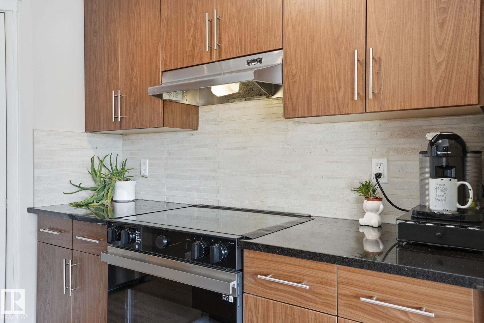 1148 Mcconachie Boulevard, Edmonton, AB - Indoor Photo Showing Kitchen