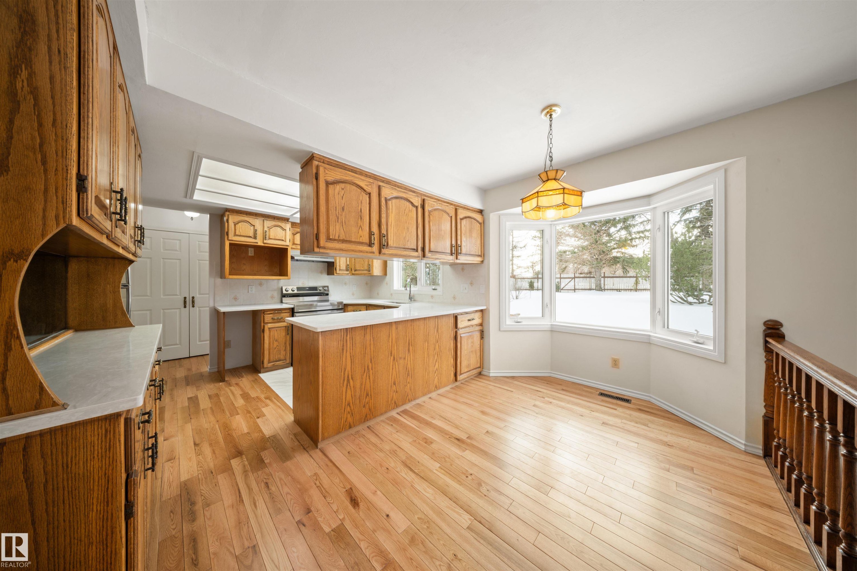 823 Richards Crescent, Edmonton, AB - Indoor Photo Showing Kitchen