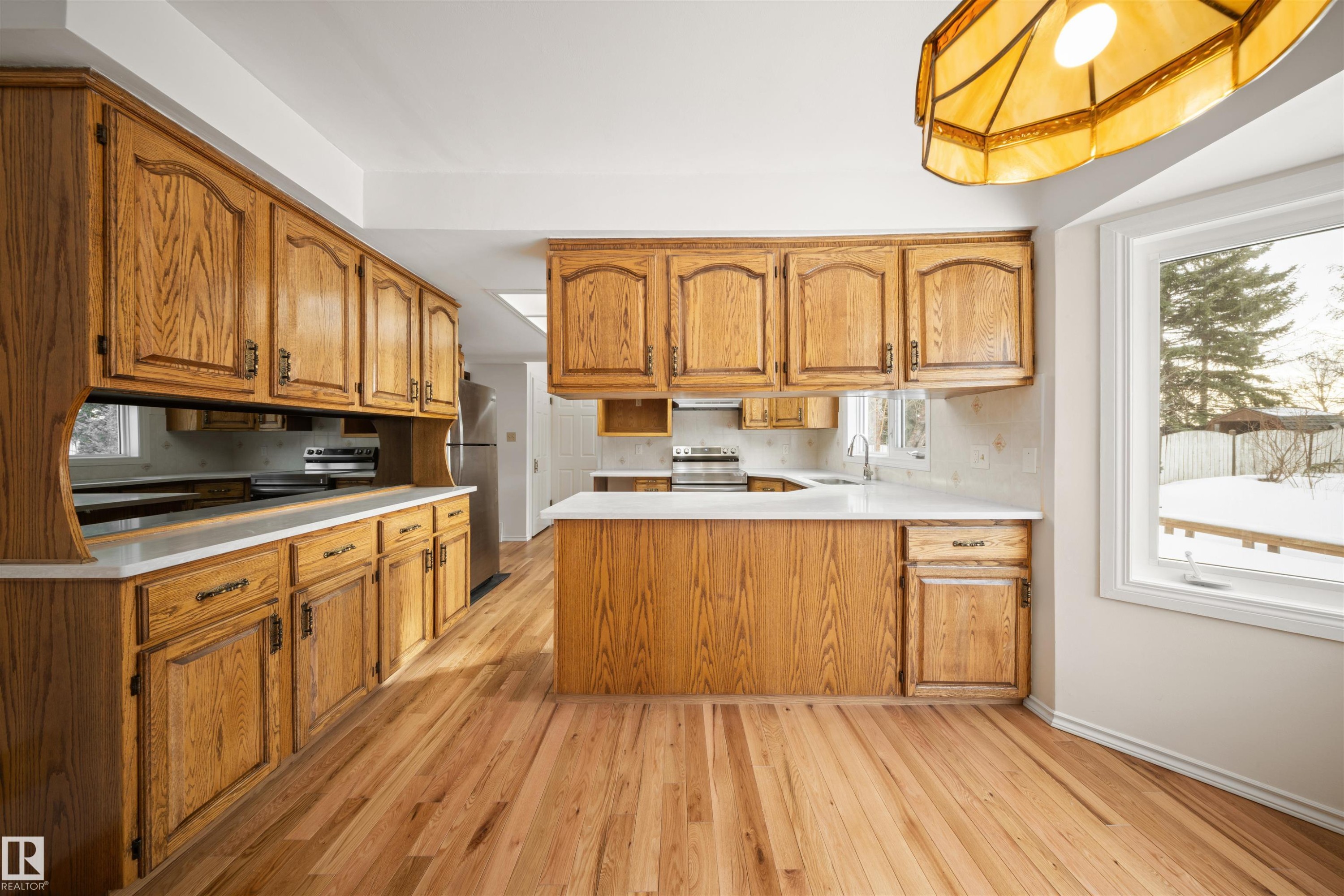 823 Richards Crescent, Edmonton, AB - Indoor Photo Showing Kitchen