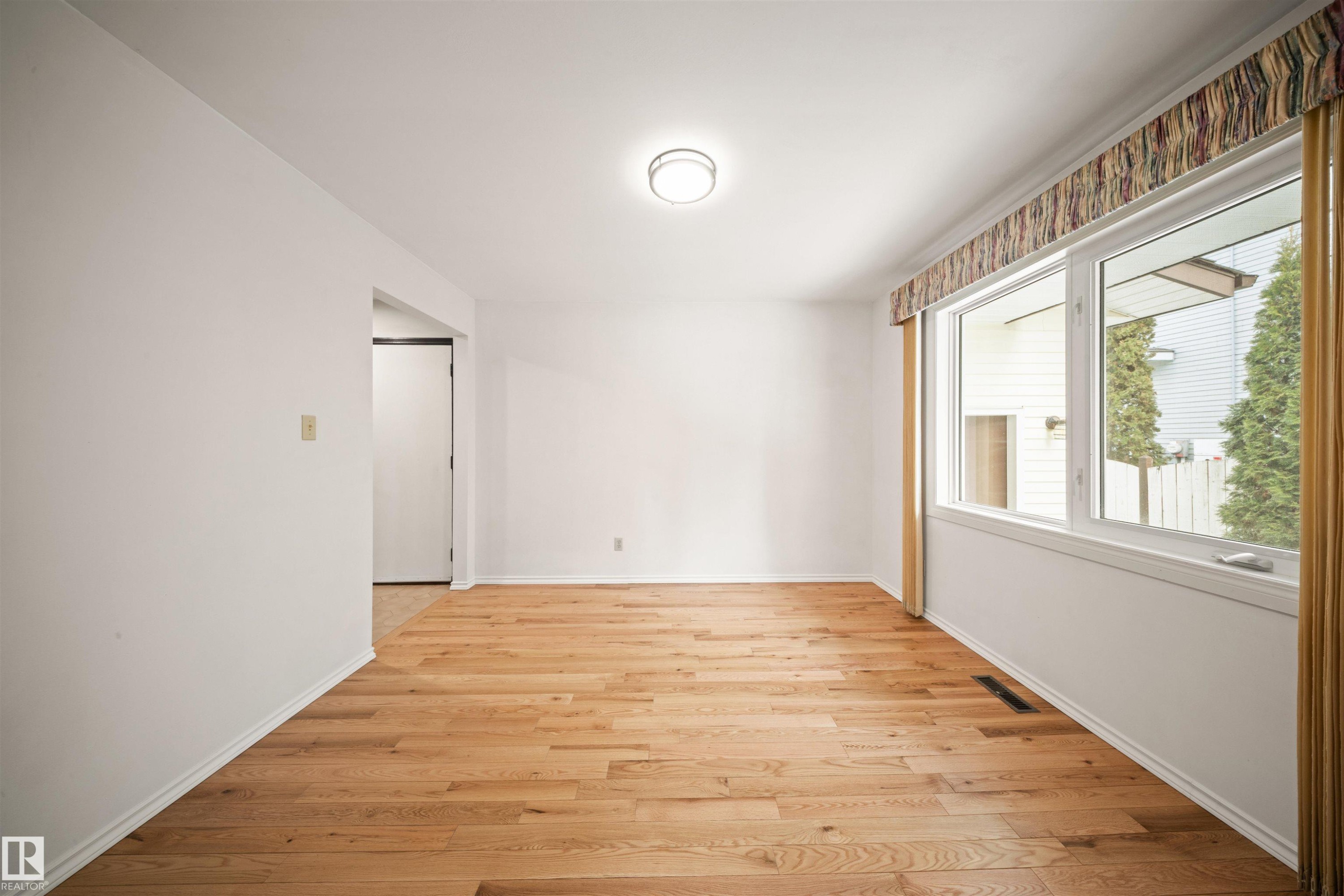 823 Richards Crescent, Edmonton, AB - Indoor Photo Showing Other Room