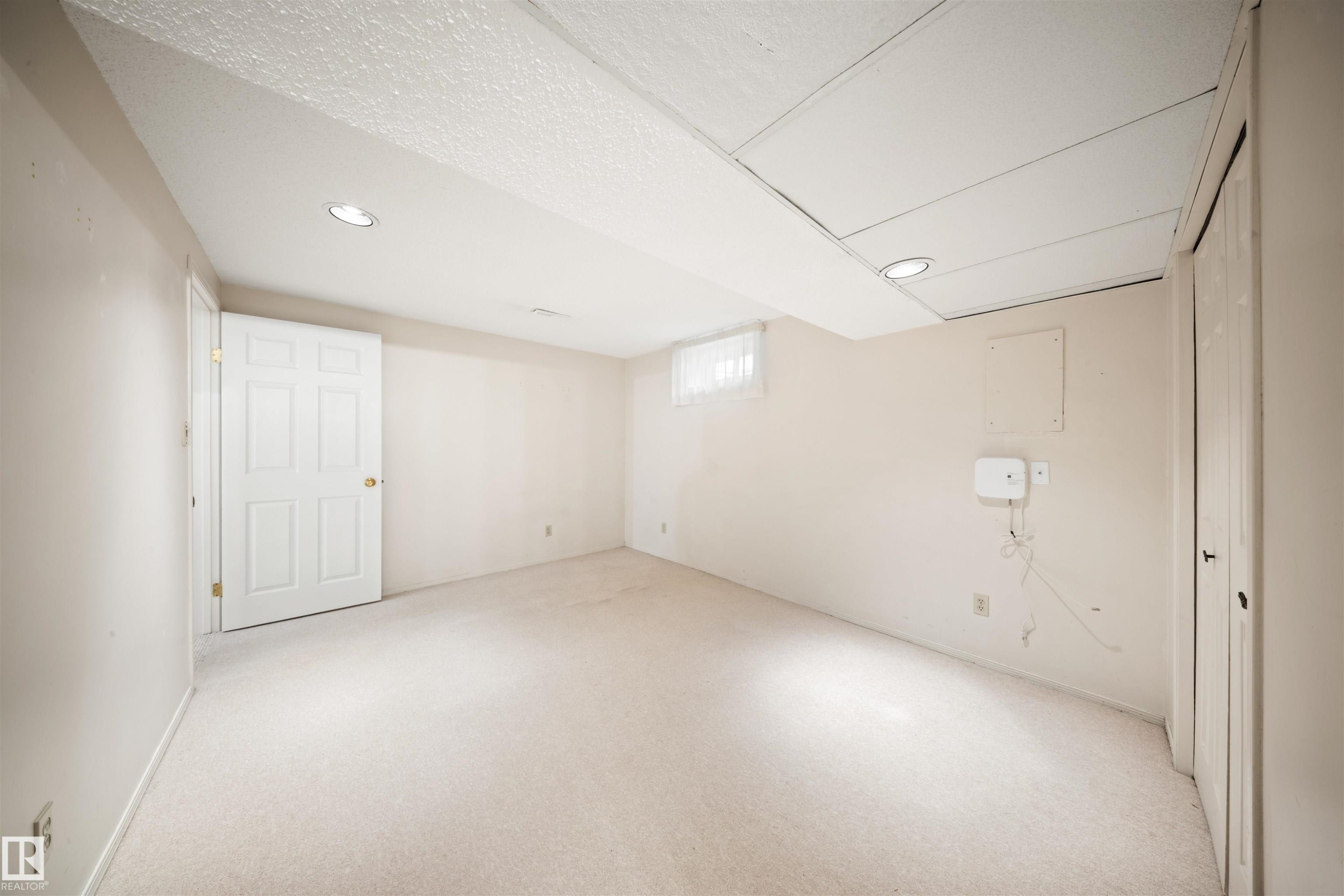 823 Richards Crescent, Edmonton, AB - Indoor