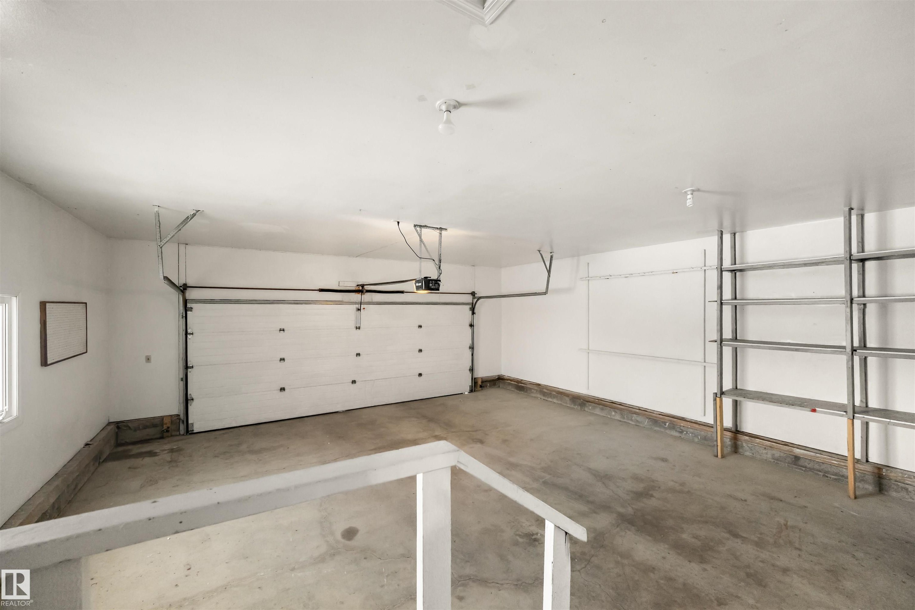 823 Richards Crescent, Edmonton, AB - Indoor Photo Showing Garage