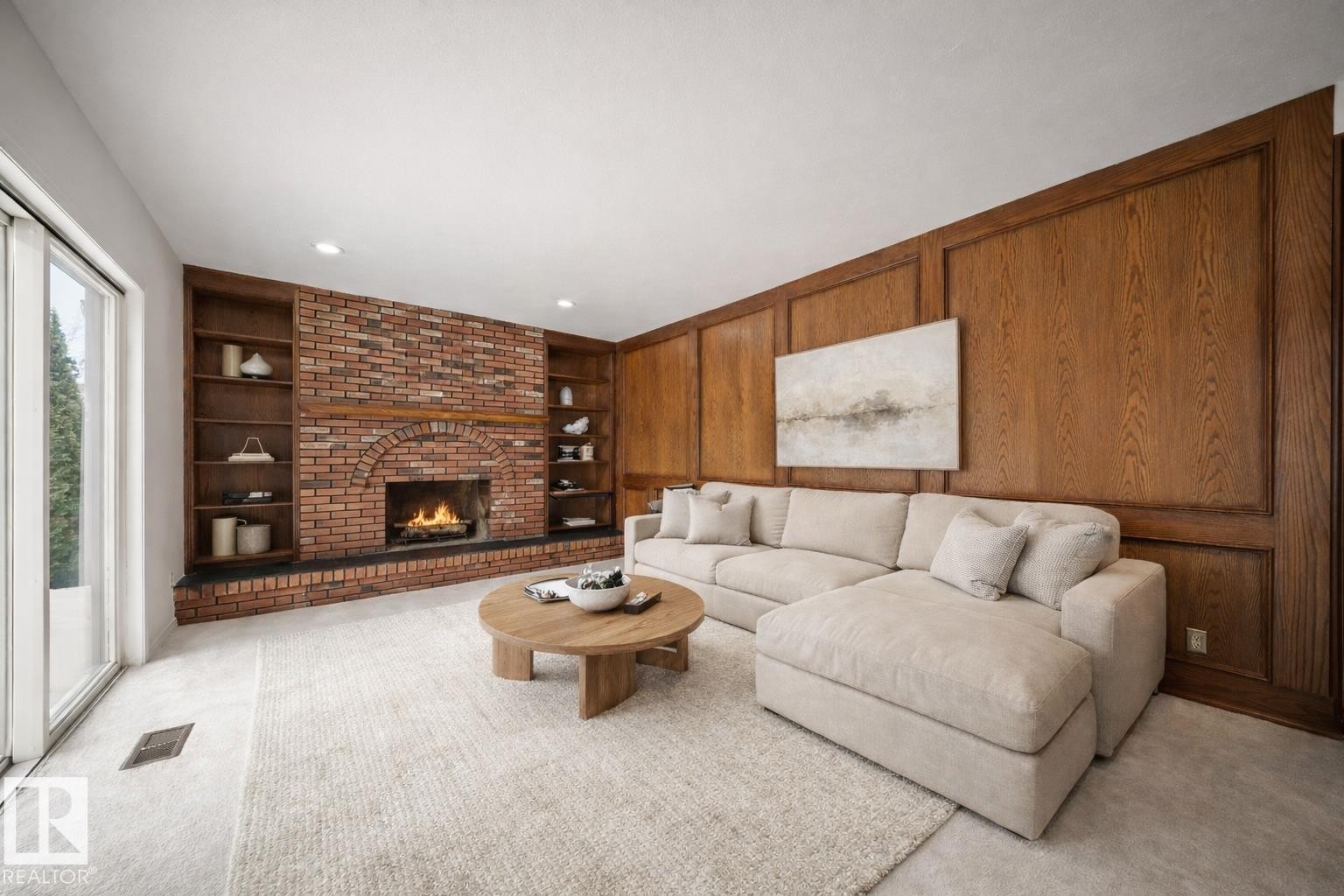 823 Richards Crescent, Edmonton, AB - Indoor Photo Showing Living Room With Fireplace
