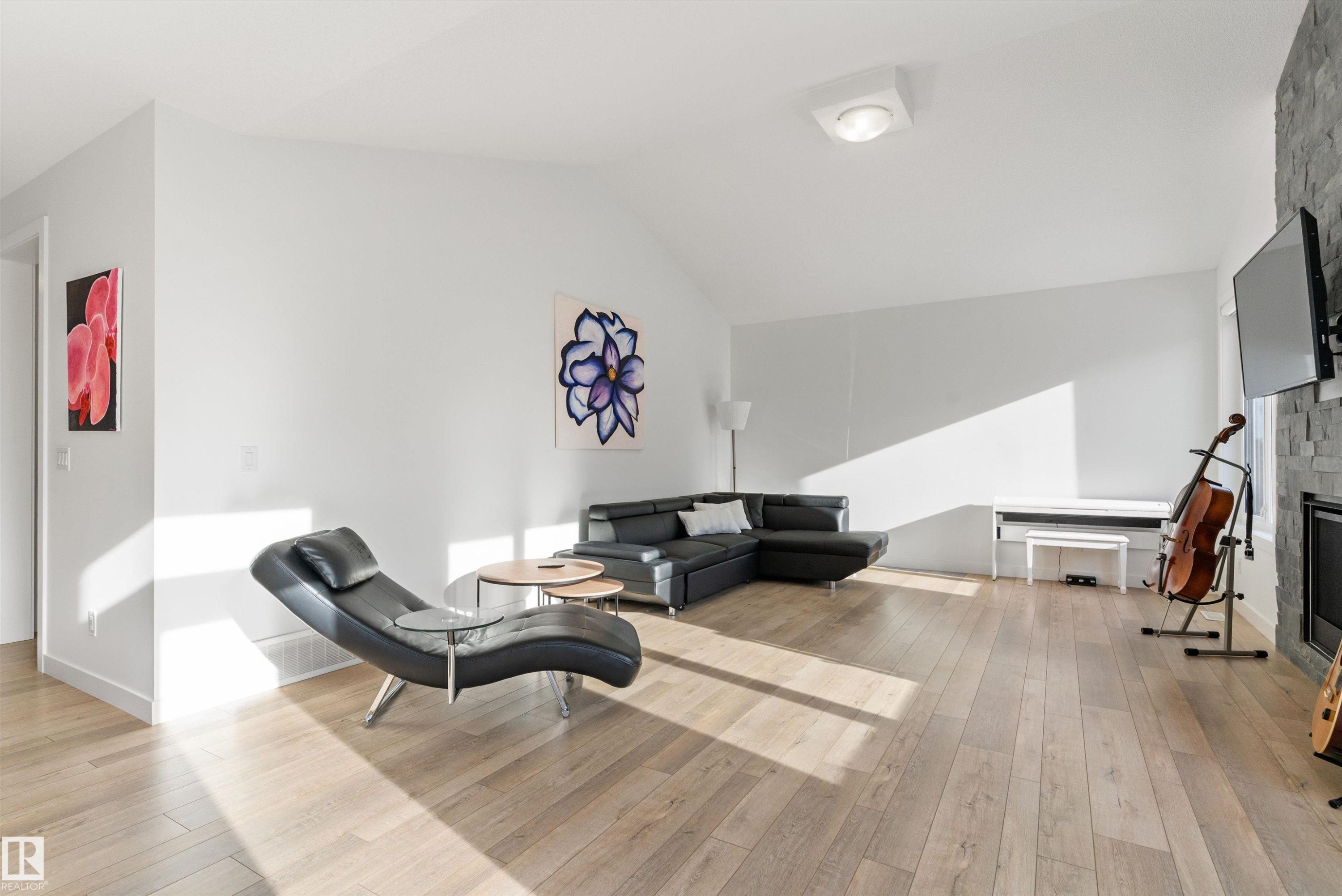 20007 16 Avenue, Edmonton, AB - Indoor Photo Showing Living Room With Fireplace