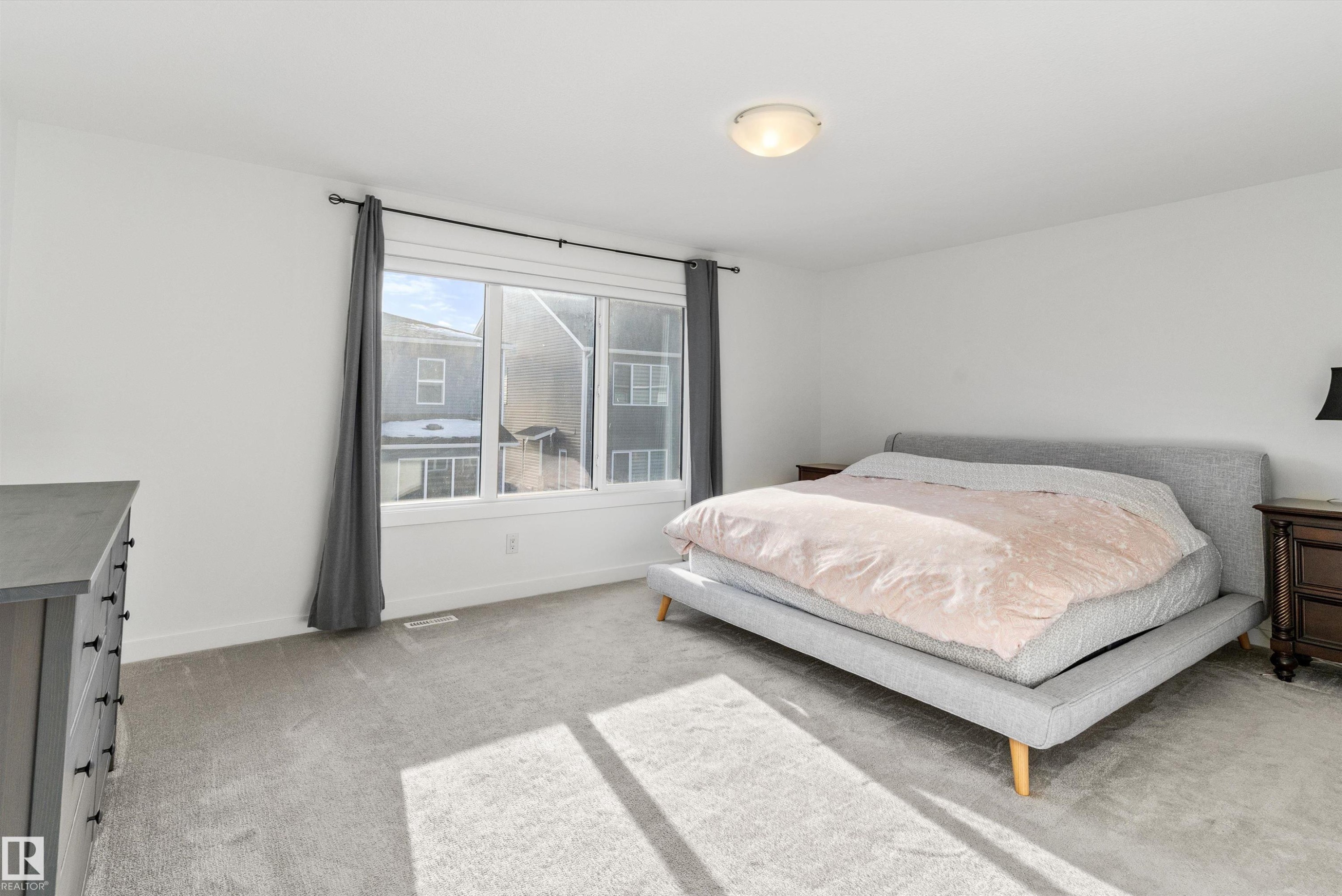 20007 16 Avenue, Edmonton, AB - Indoor Photo Showing Bedroom