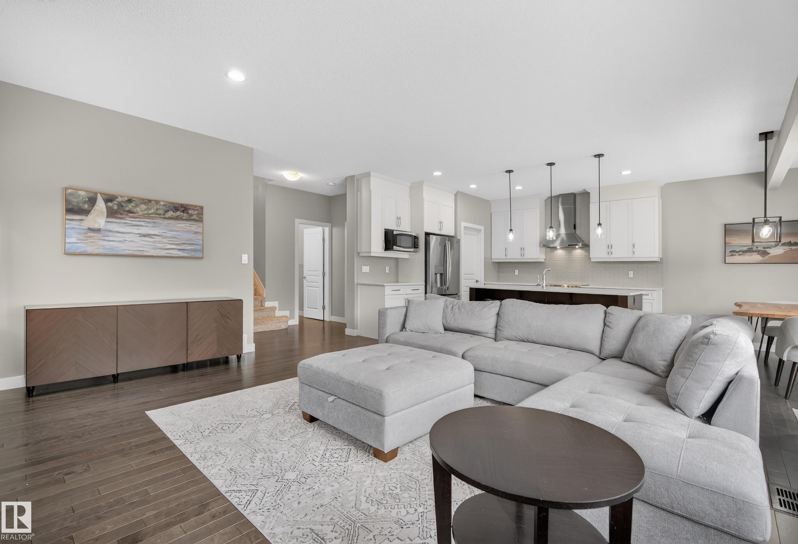 3333 West Court, Edmonton, AB - Indoor Photo Showing Living Room