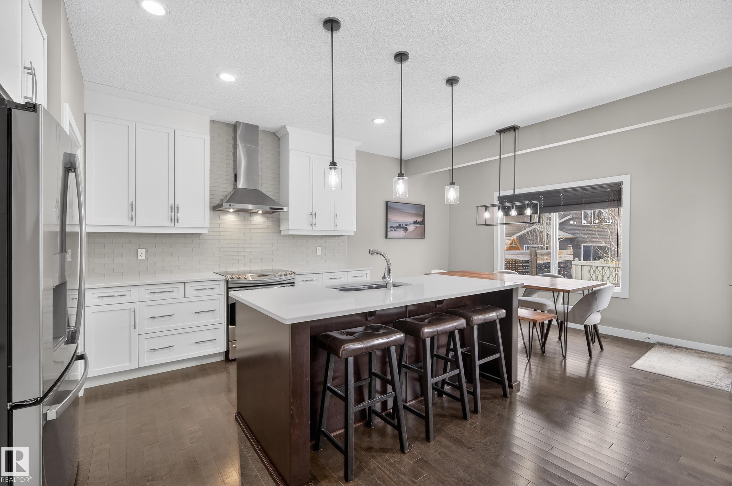 3333 West Court, Edmonton, AB - Indoor Photo Showing Kitchen With Upgraded Kitchen