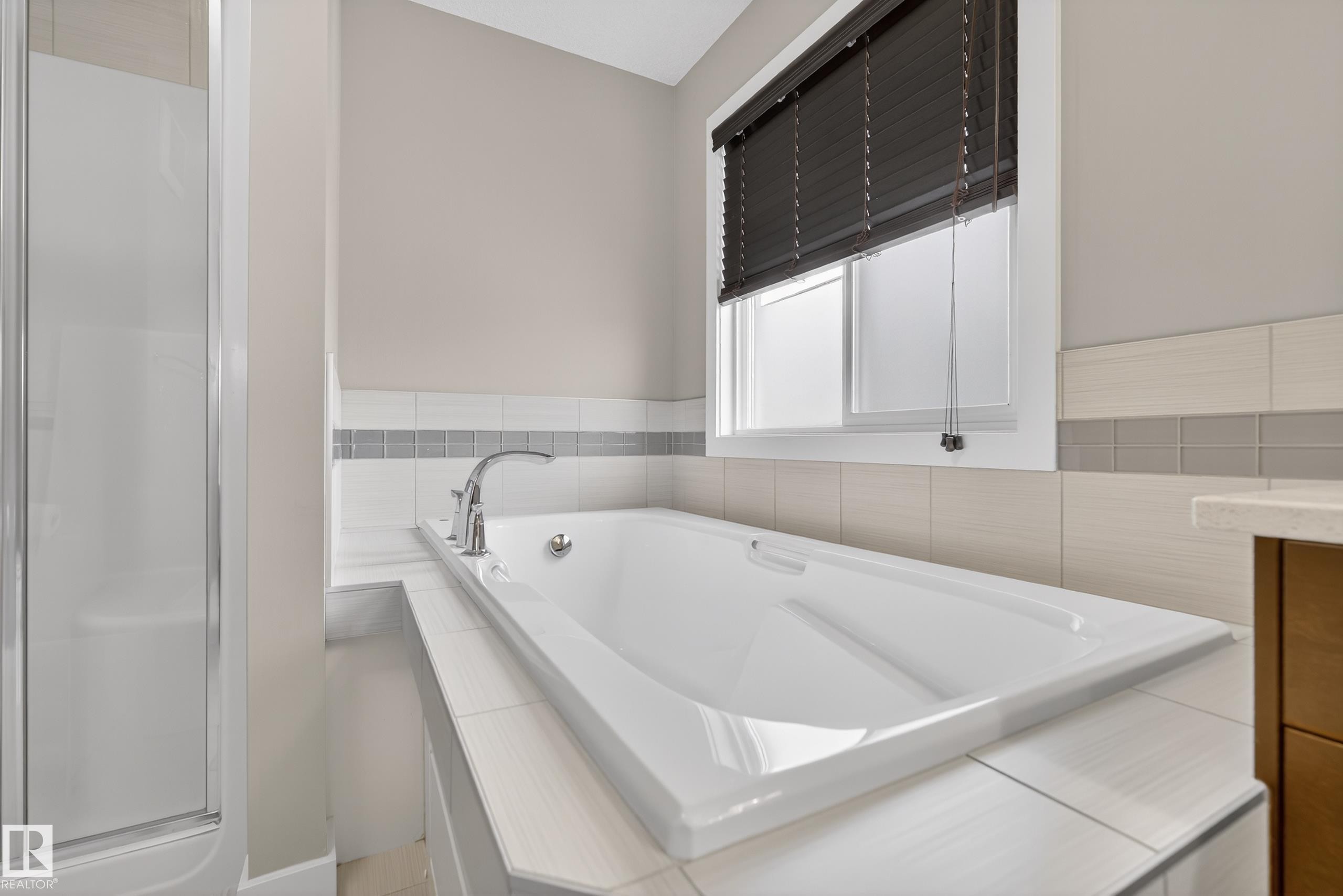 3333 West Court, Edmonton, AB - Indoor Photo Showing Bathroom