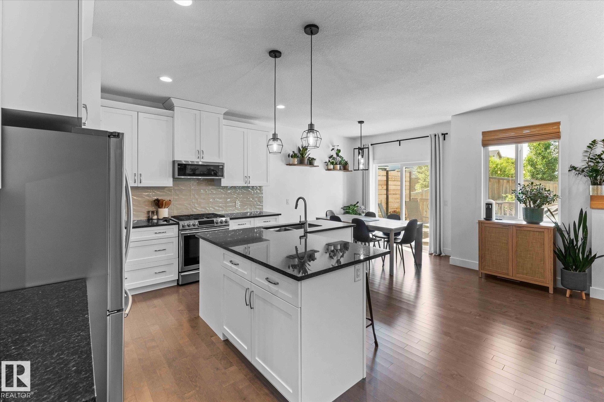 5432 Allbright Square, Edmonton, AB - Indoor Photo Showing Kitchen With Upgraded Kitchen