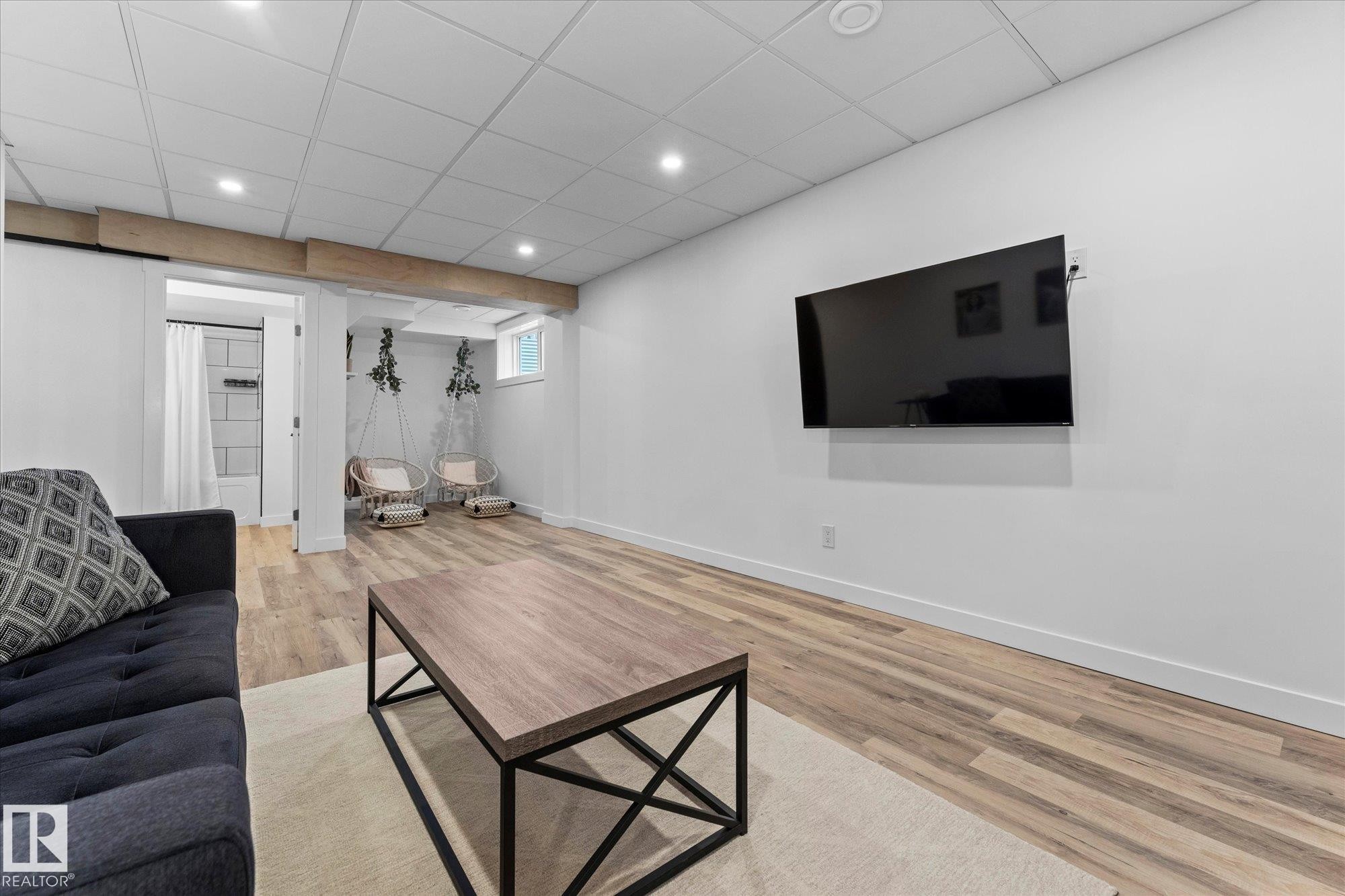 5432 Allbright Square, Edmonton, AB - Indoor