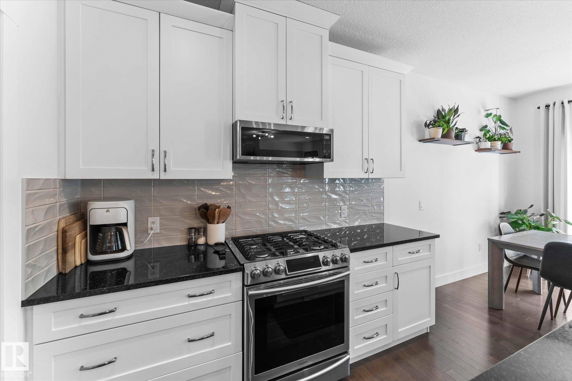 5432 Allbright Square, Edmonton, AB - Indoor Photo Showing Kitchen With Upgraded Kitchen