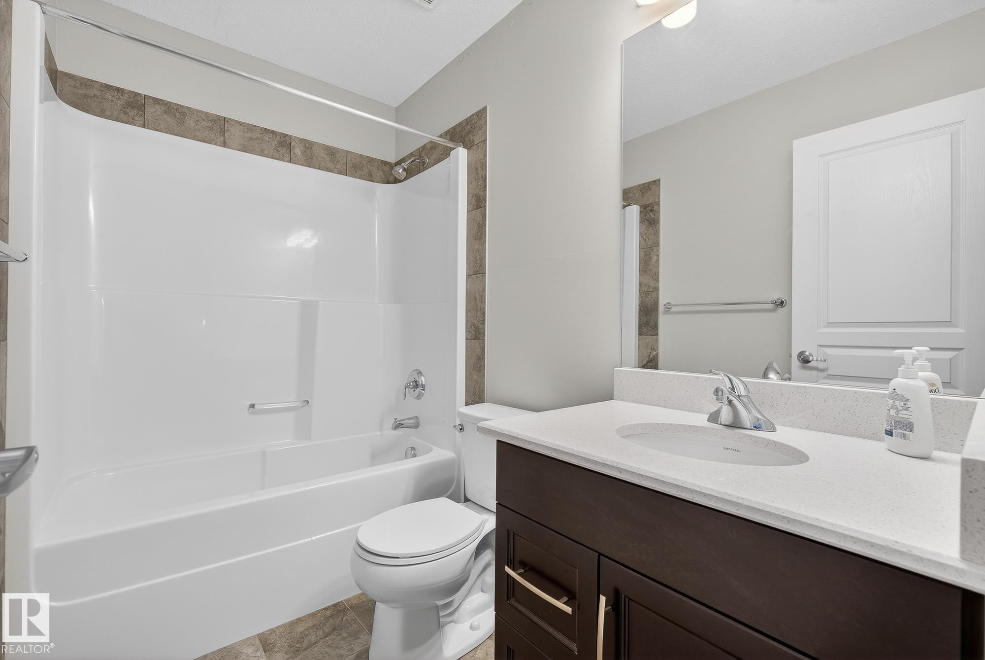 Full bathroom featuring vanity and shower / washtub combination - 206 812 Welsh Drive, Edmonton, AB - Indoor Photo Showing Bathroom