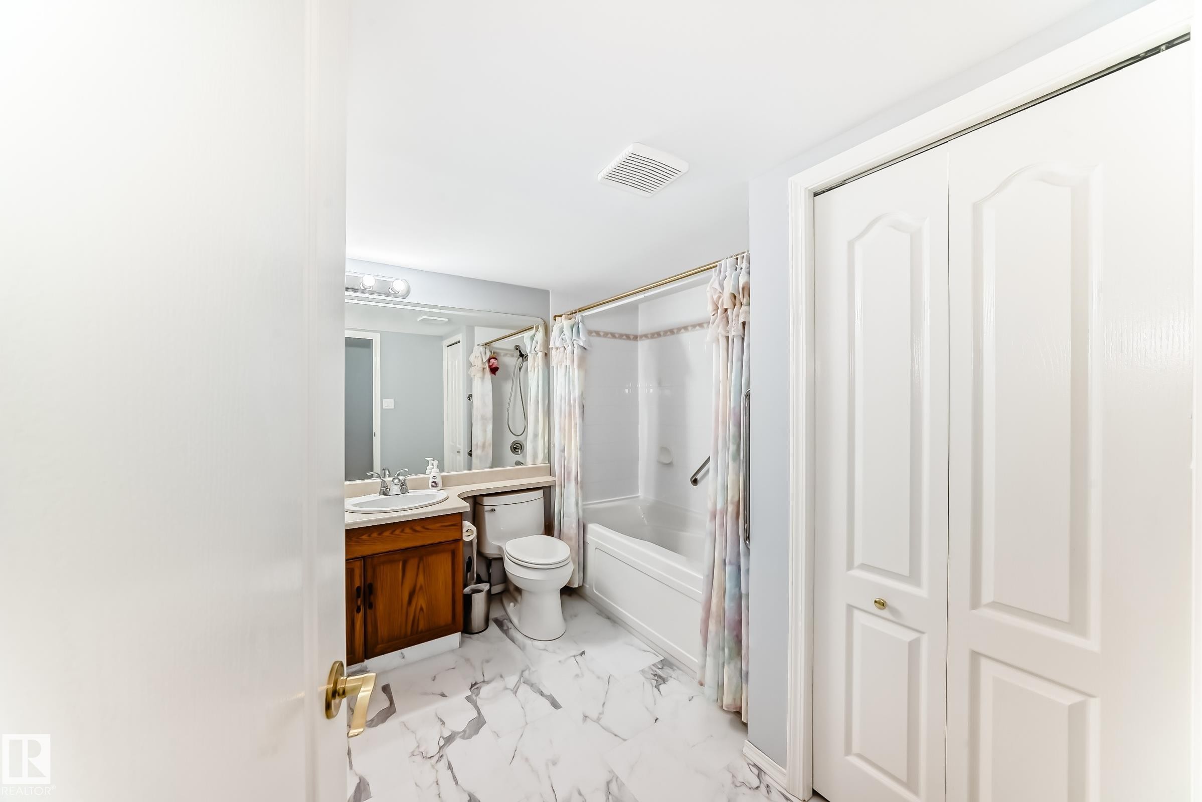 302 13450 114 Avenue, Edmonton, AB - Indoor Photo Showing Bathroom