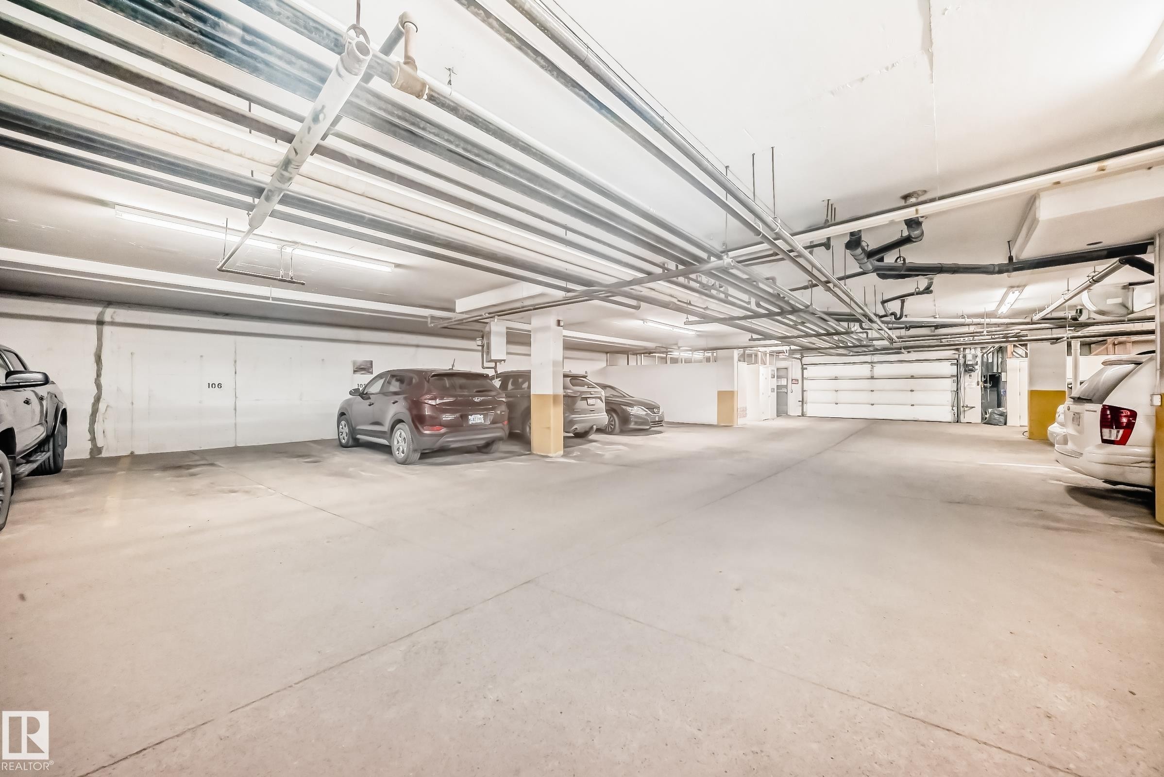 302 13450 114 Avenue, Edmonton, AB - Indoor Photo Showing Garage