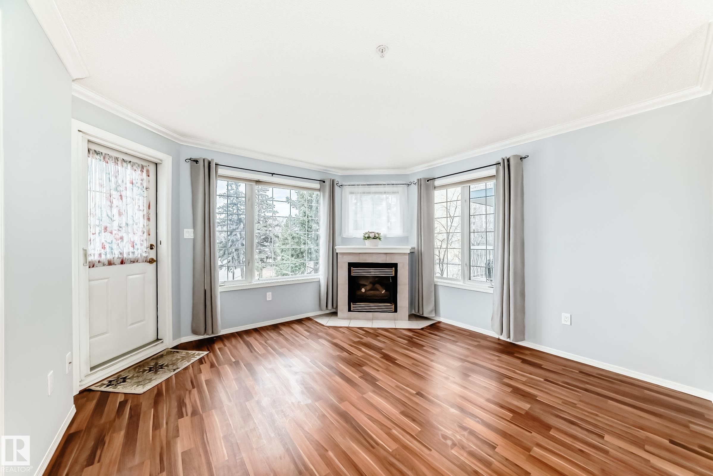 302 13450 114 Avenue, Edmonton, AB - Indoor Photo Showing Living Room With Fireplace