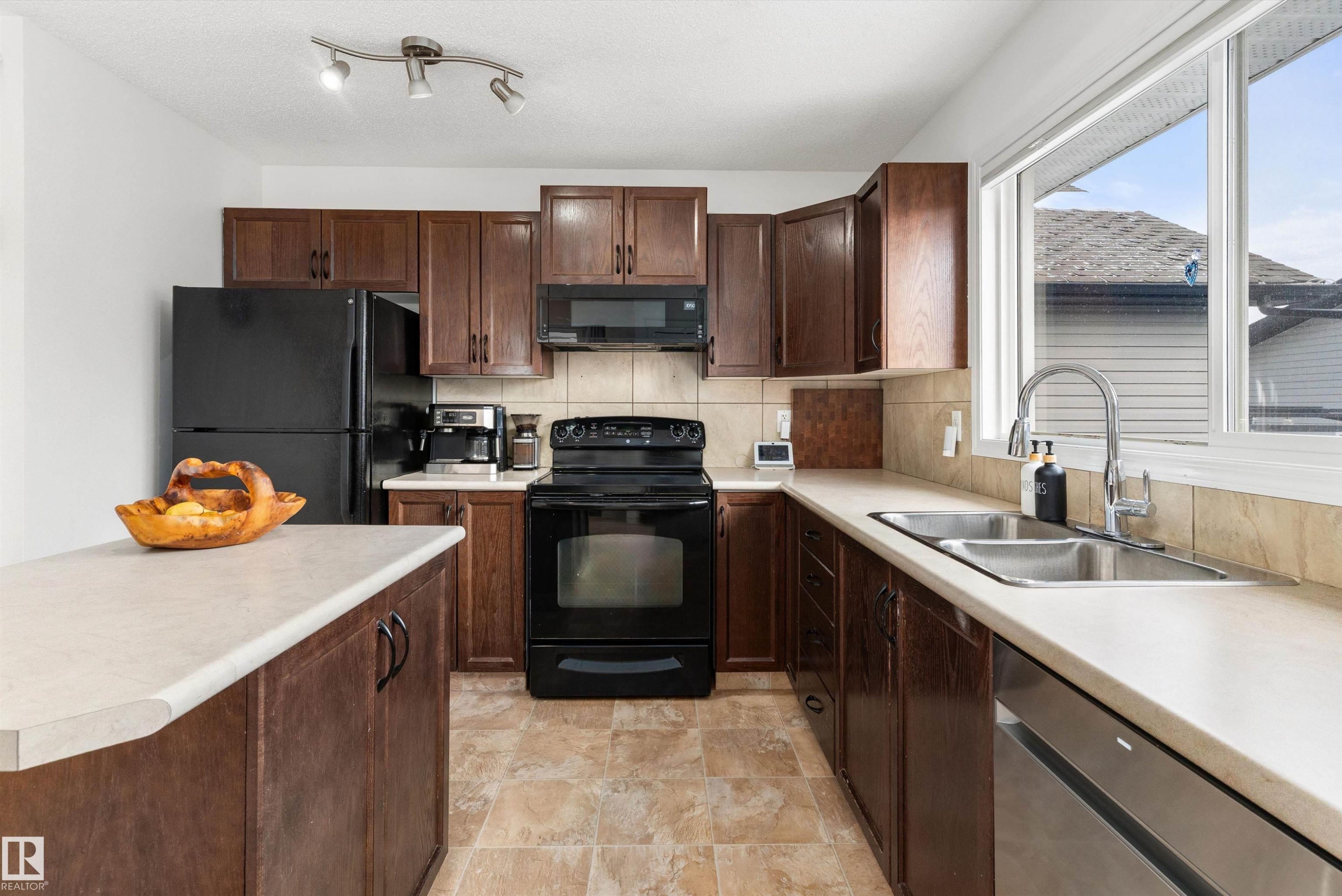 419 Songhurst Place, Leduc, AB - Indoor Photo Showing Kitchen With Double Sink