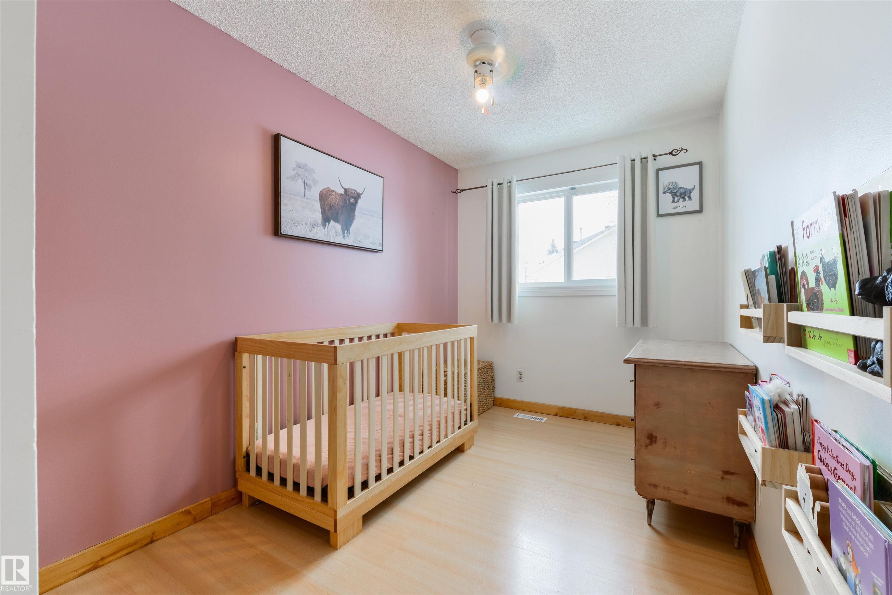 123 5 Aberdeen Way, Stony Plain, AB - Indoor Photo Showing Bedroom
