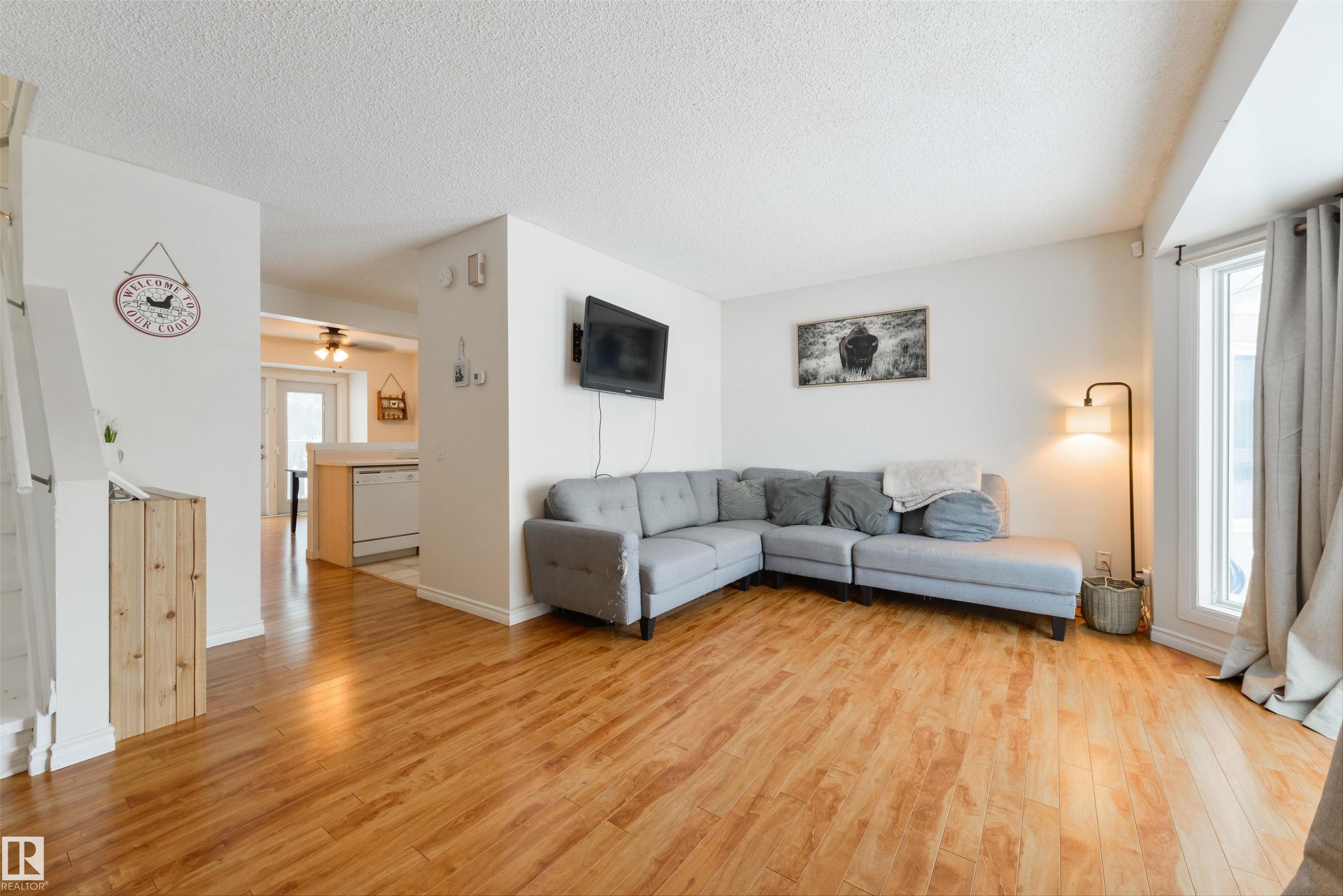 123 5 Aberdeen Way, Stony Plain, AB - Indoor Photo Showing Living Room