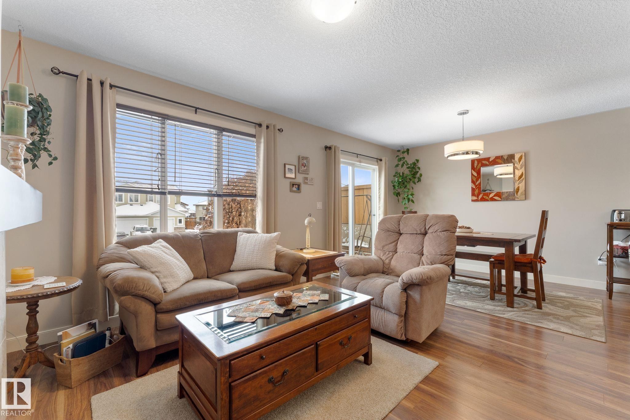 5 Hammett Gate, Spruce Grove, AB - Indoor Photo Showing Living Room