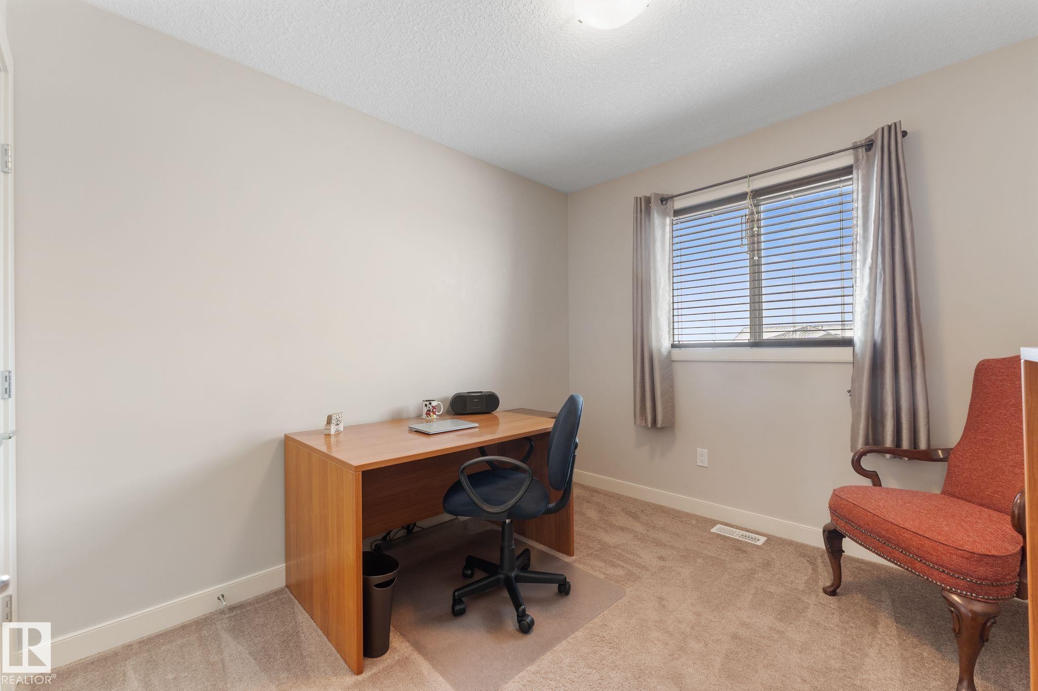 5 Hammett Gate, Spruce Grove, AB - Indoor Photo Showing Office