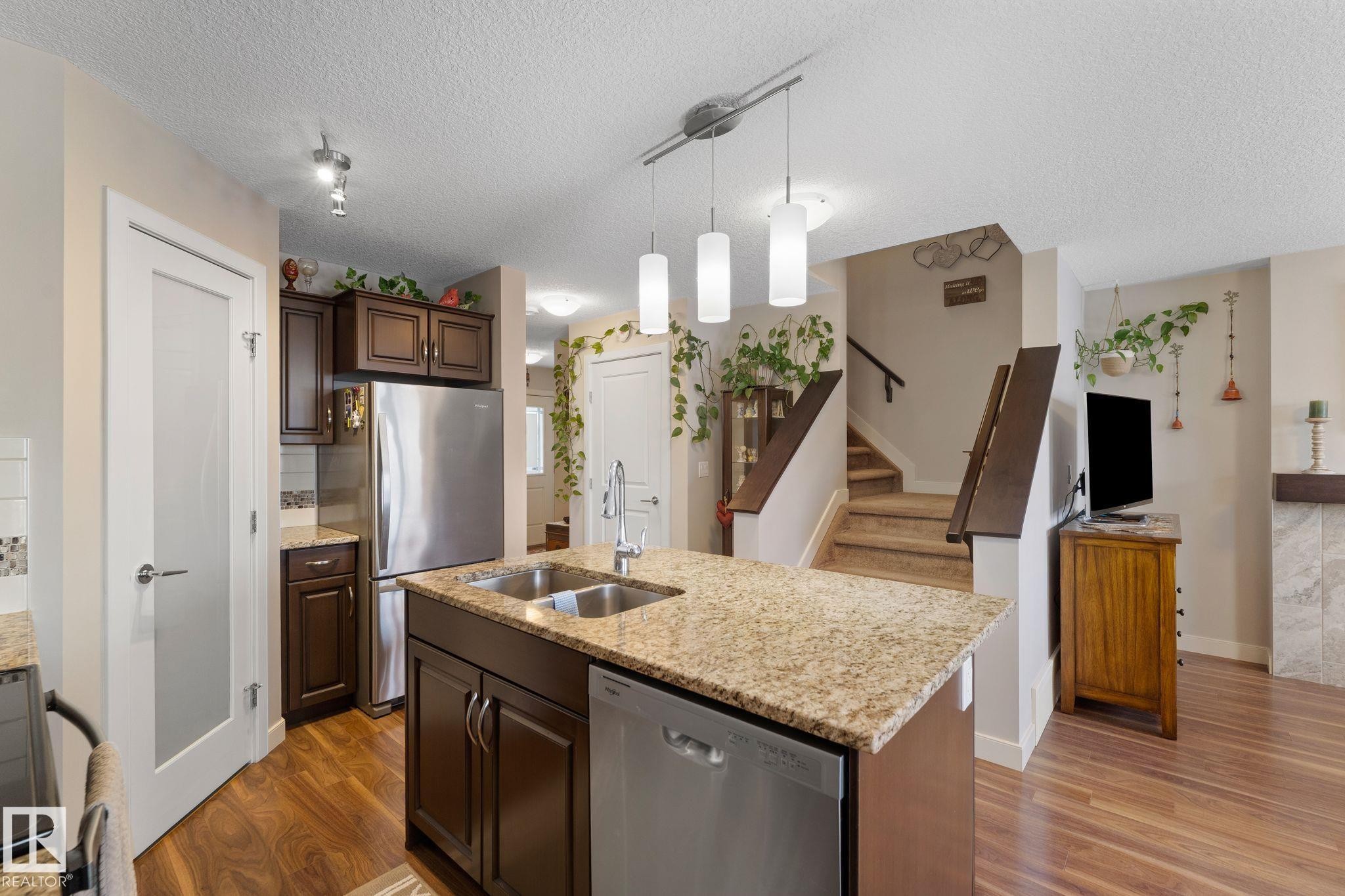 5 Hammett Gate, Spruce Grove, AB - Indoor Photo Showing Kitchen With Double Sink