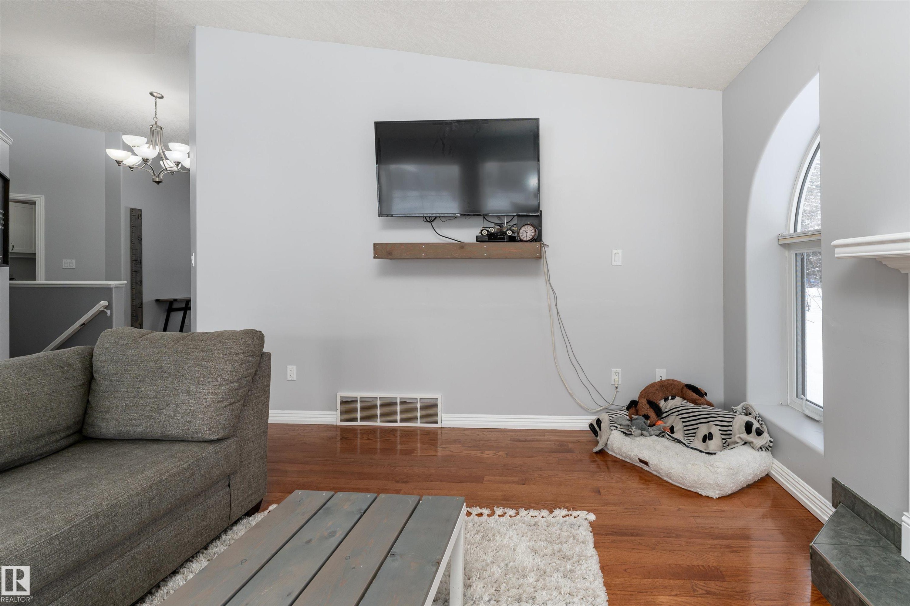 21 Power Drive, Rural Lac Ste. Anne County, AB - Indoor Photo Showing Living Room