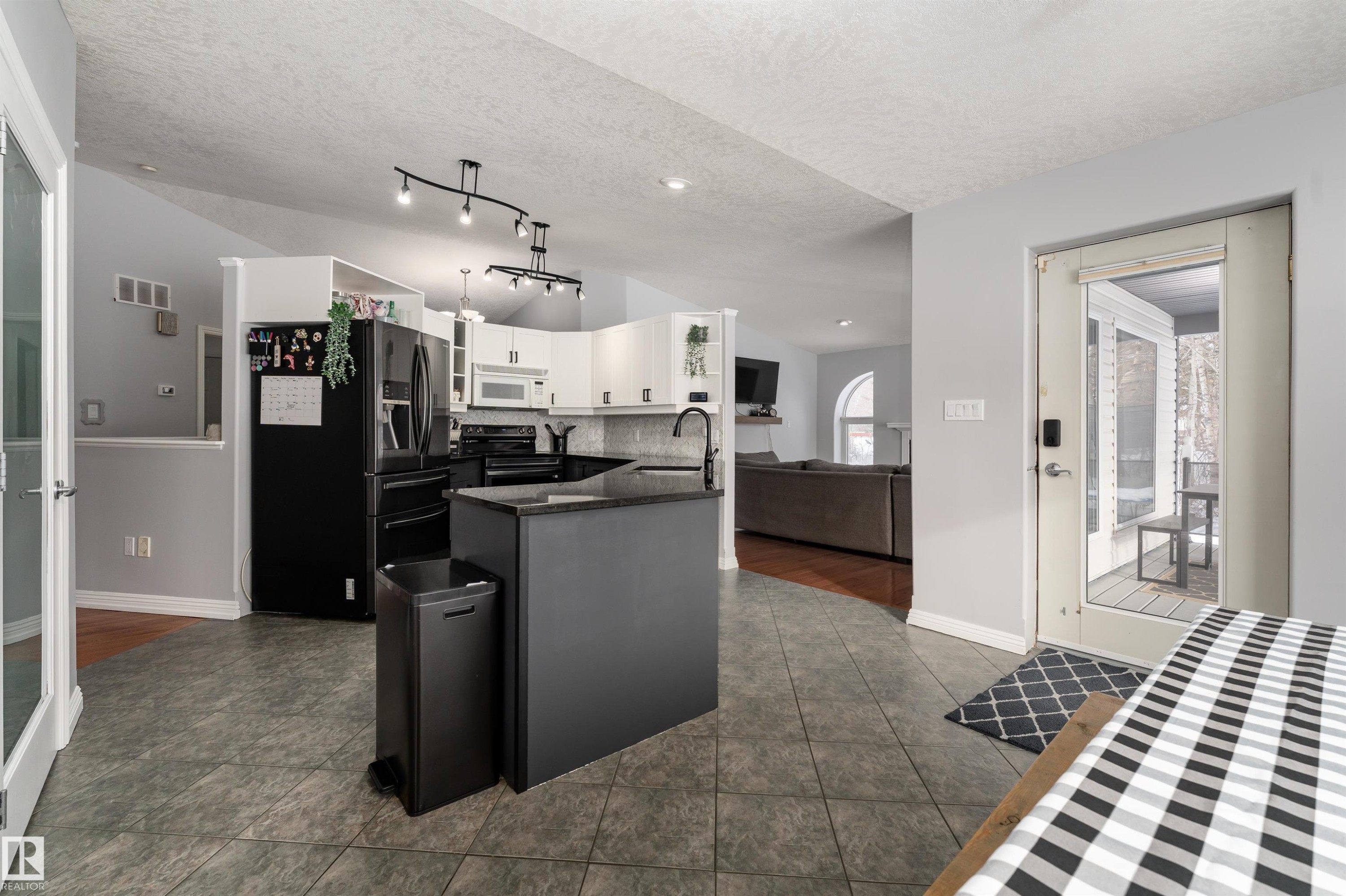 21 Power Drive, Rural Lac Ste. Anne County, AB - Indoor Photo Showing Kitchen