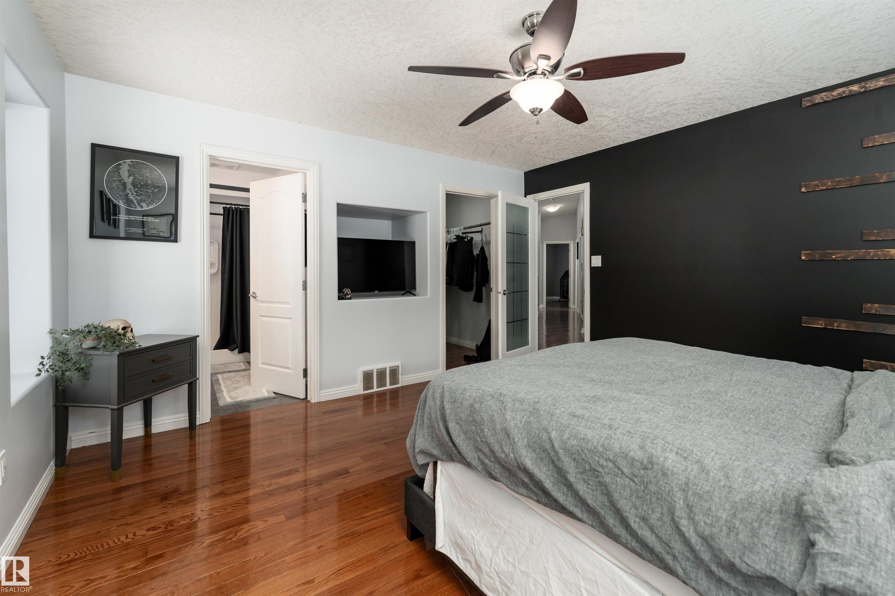 21 Power Drive, Rural Lac Ste. Anne County, AB - Indoor Photo Showing Bedroom