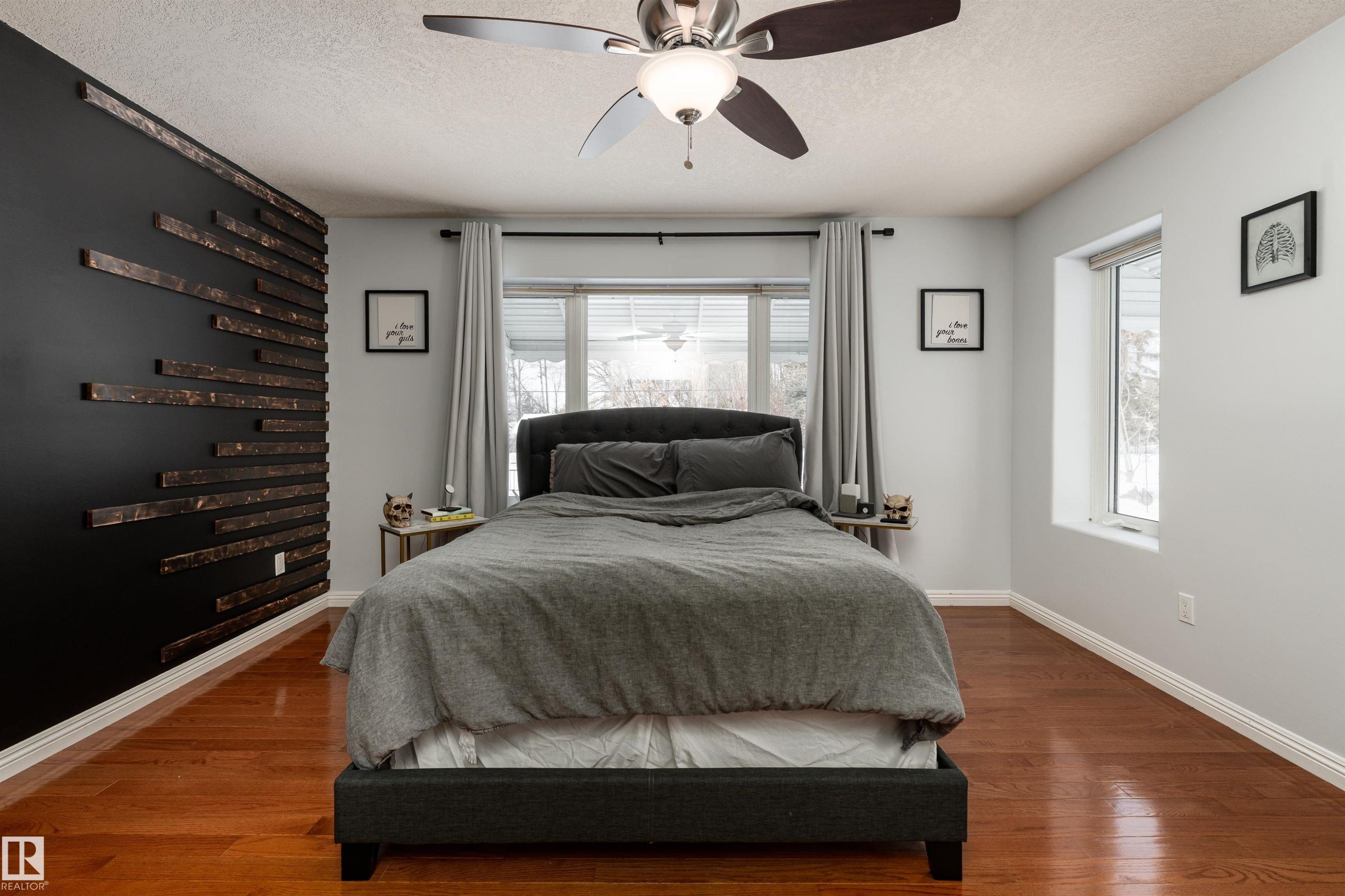 21 Power Drive, Rural Lac Ste. Anne County, AB - Indoor Photo Showing Bedroom