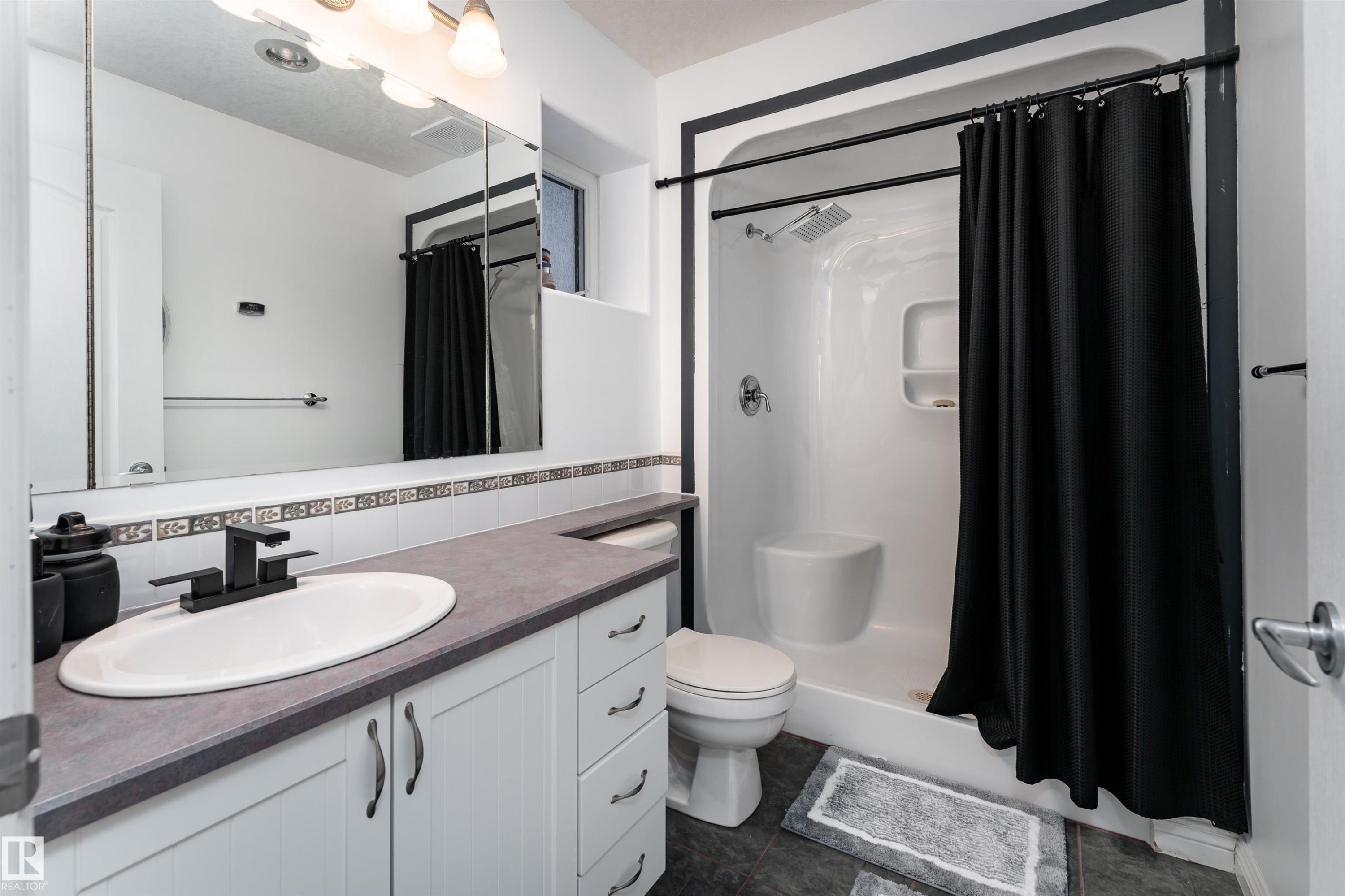 21 Power Drive, Rural Lac Ste. Anne County, AB - Indoor Photo Showing Bathroom