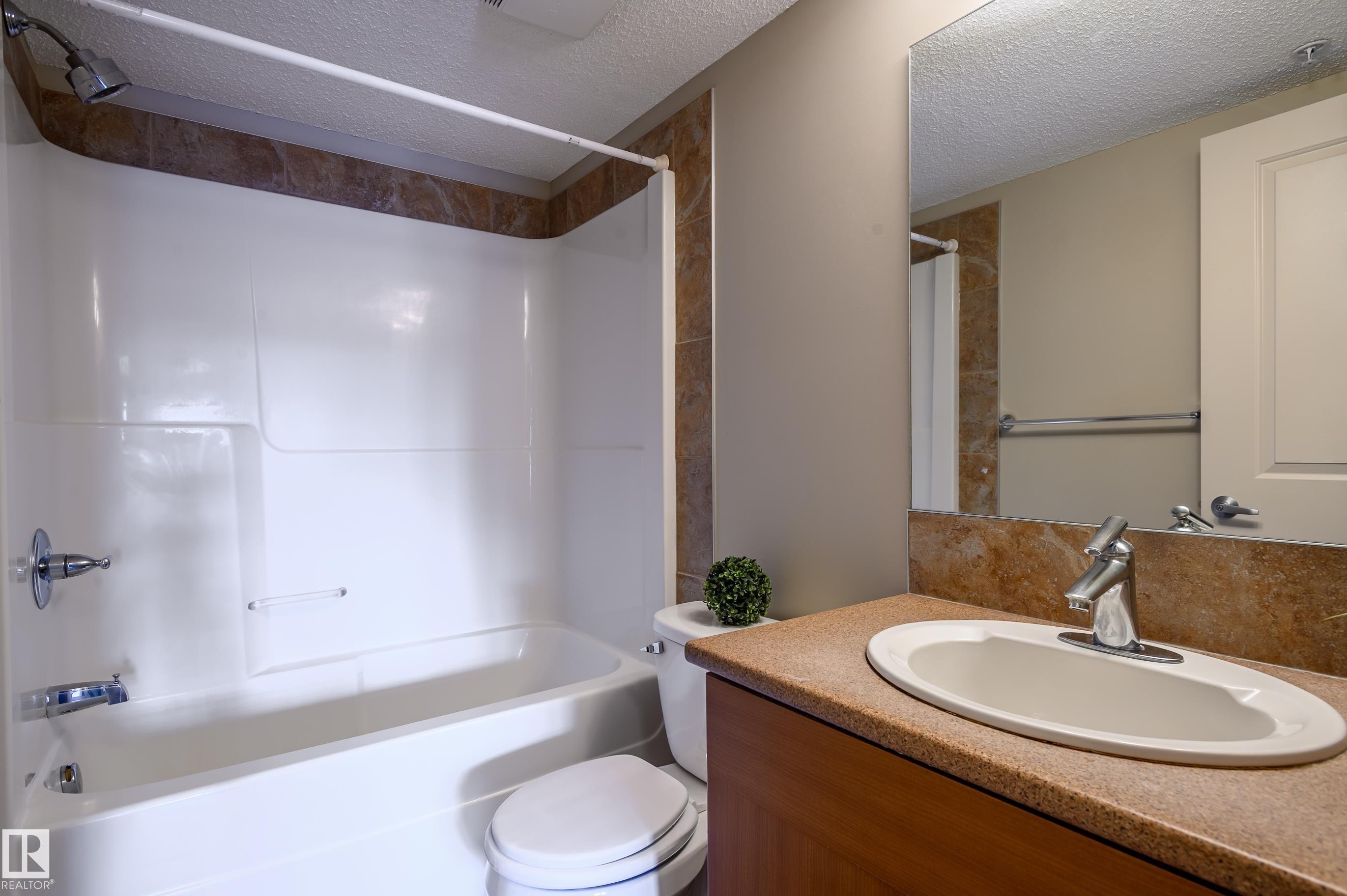 213 105 Ambleside Drive, Edmonton, AB - Indoor Photo Showing Bathroom